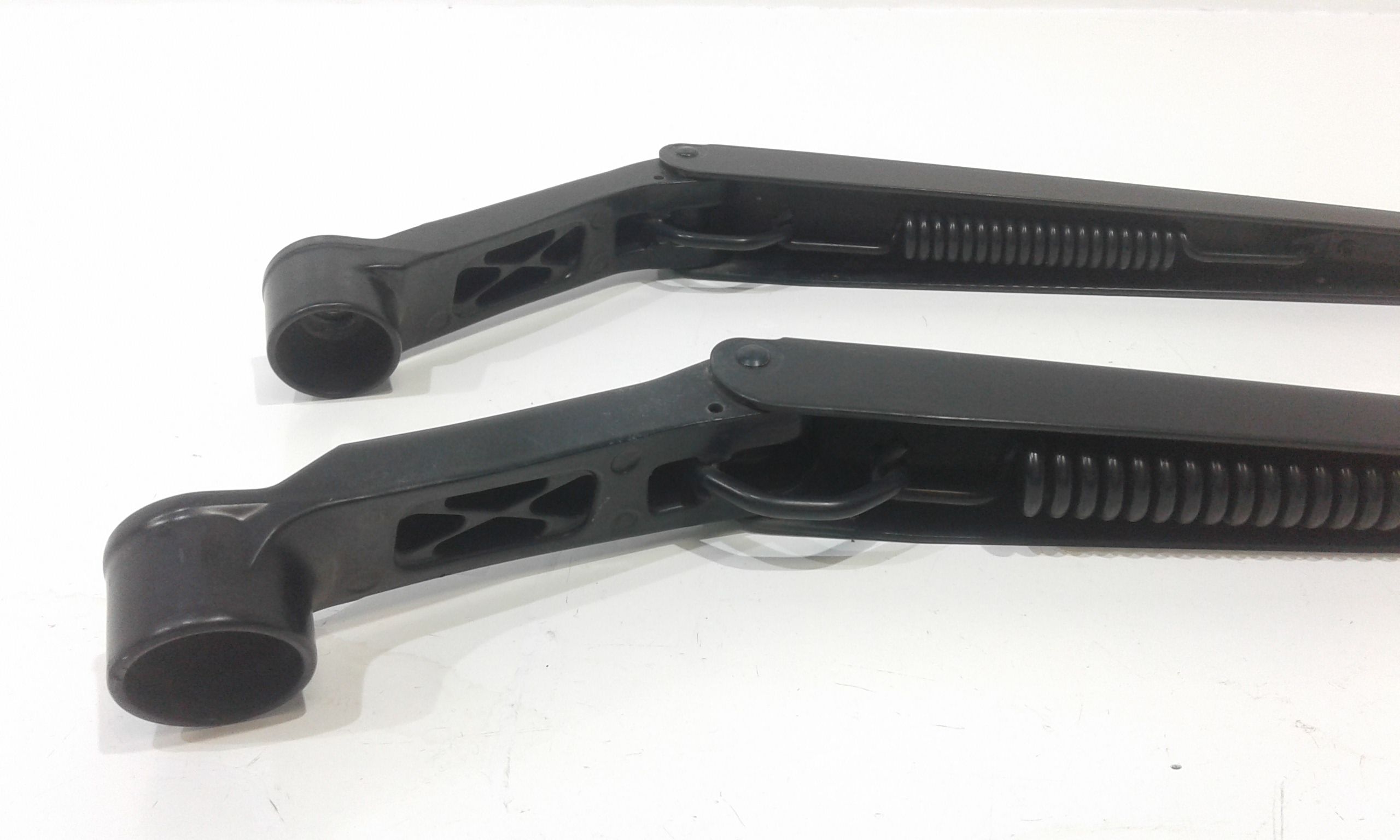 Bracci Tergi ant. TOYOTA Avensis S. Wagon 2 Serie