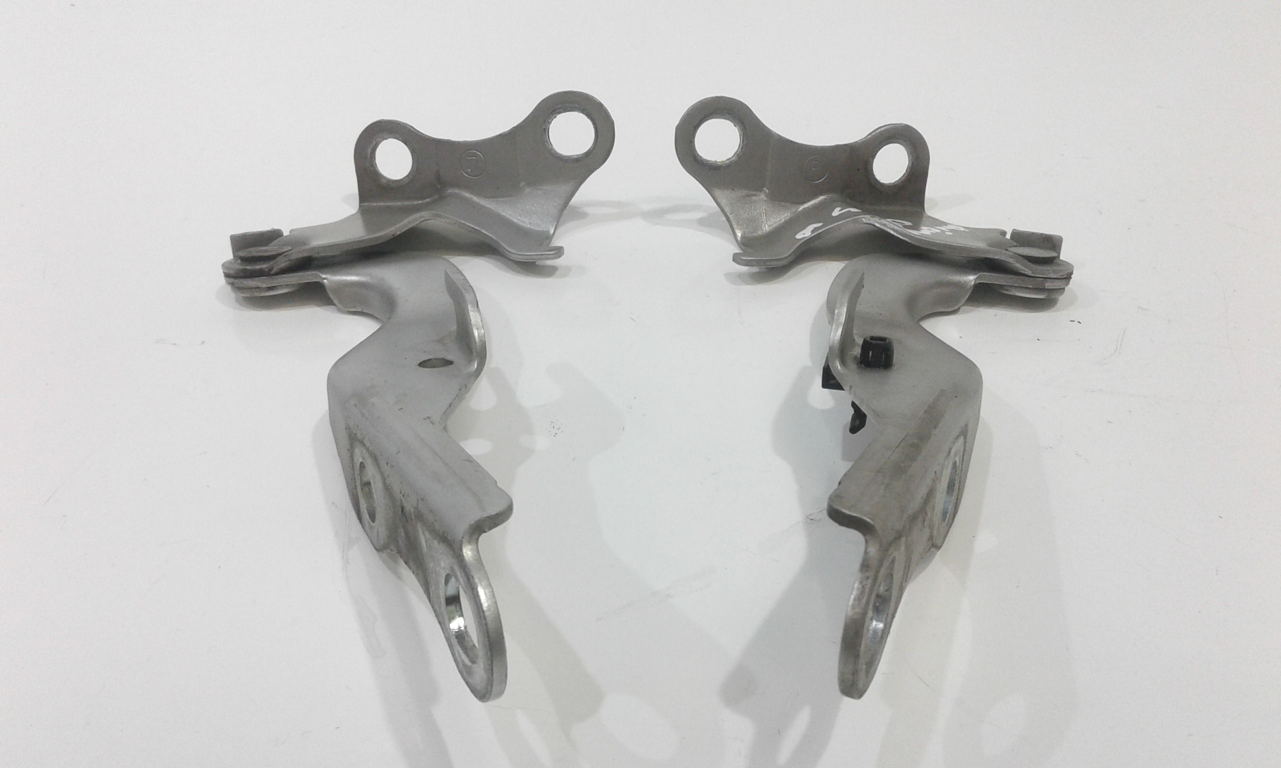 Cerniere cofano anteriore dx e sx TOYOTA Avensis S. Wagon 2 Serie