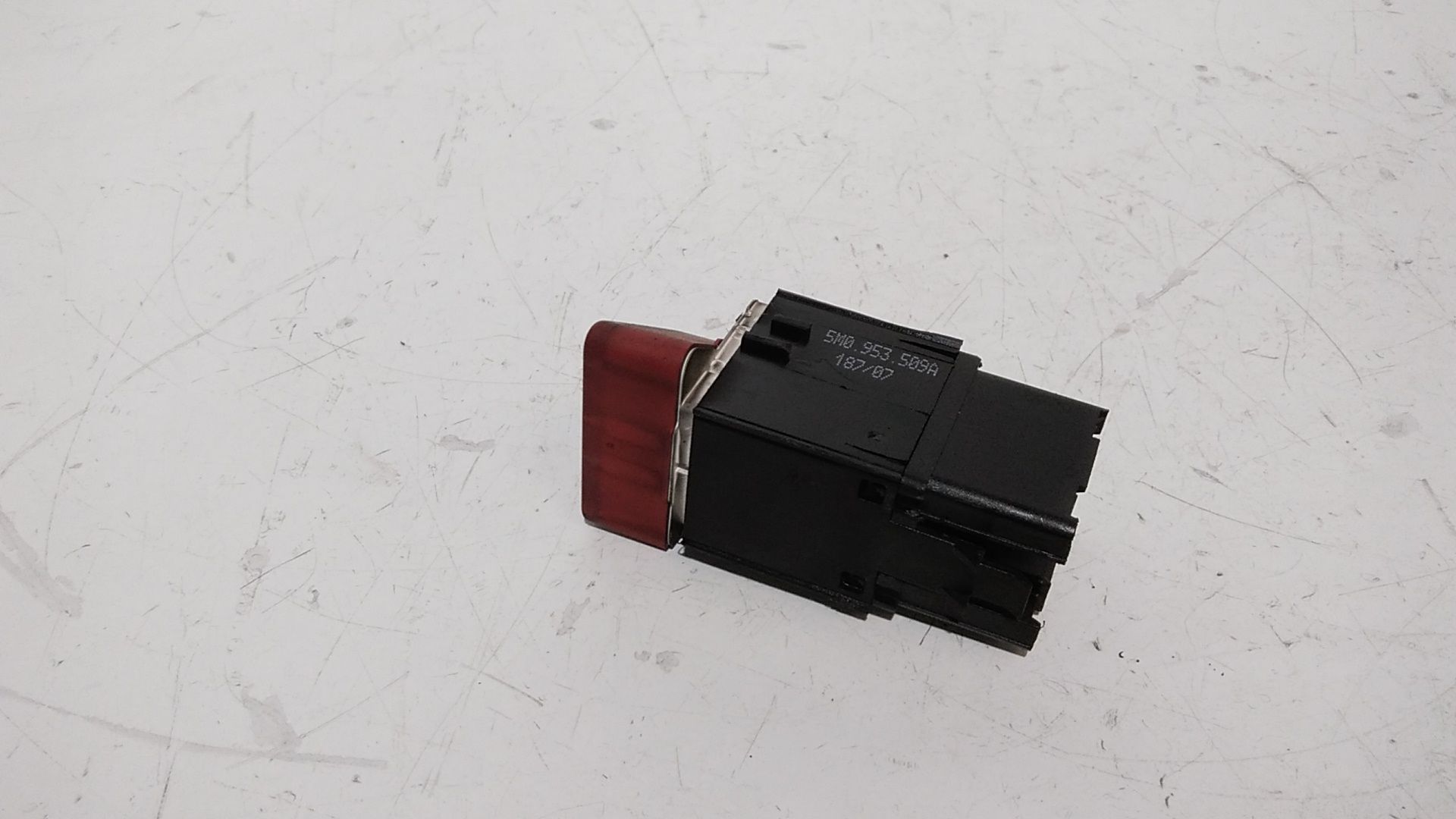 Pulsante luci di emergenza VOLKSWAGEN Golf 5 Plus (04>08)