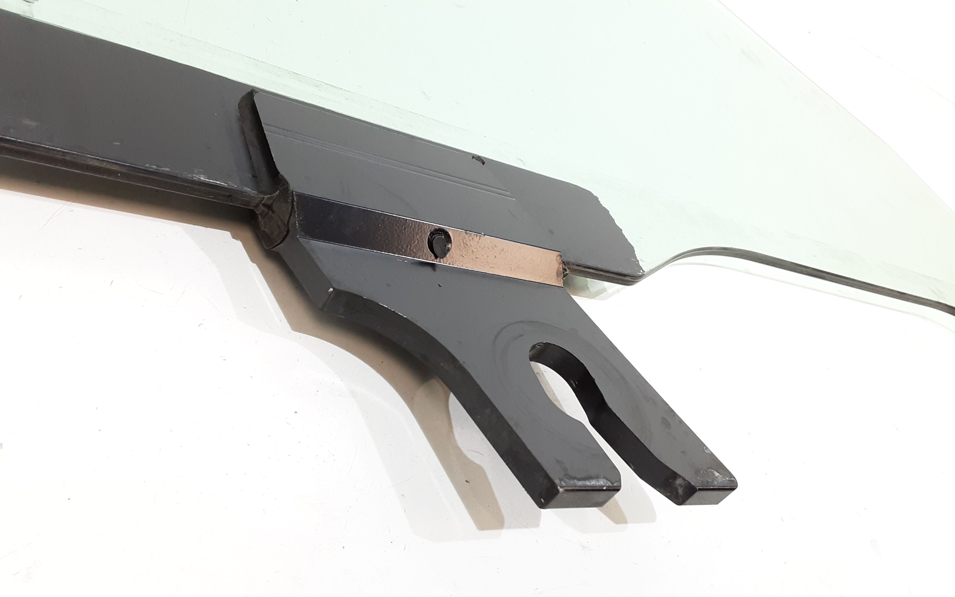 Vetro scendente anteriore Sinistro MASERATI Levante Serie (16>)