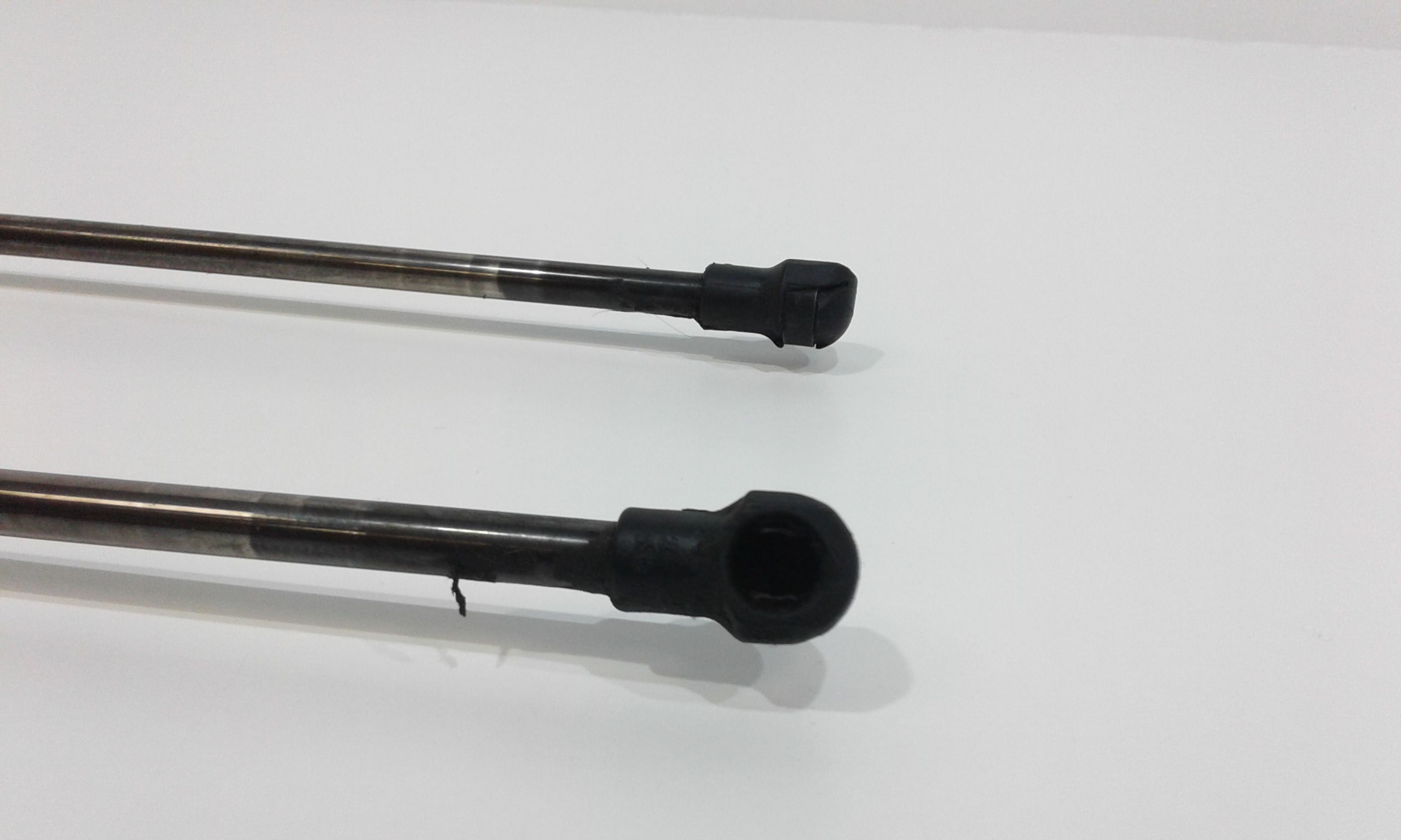 Pistoncini cofano Post. TOYOTA Avensis Berlina 1 Serie