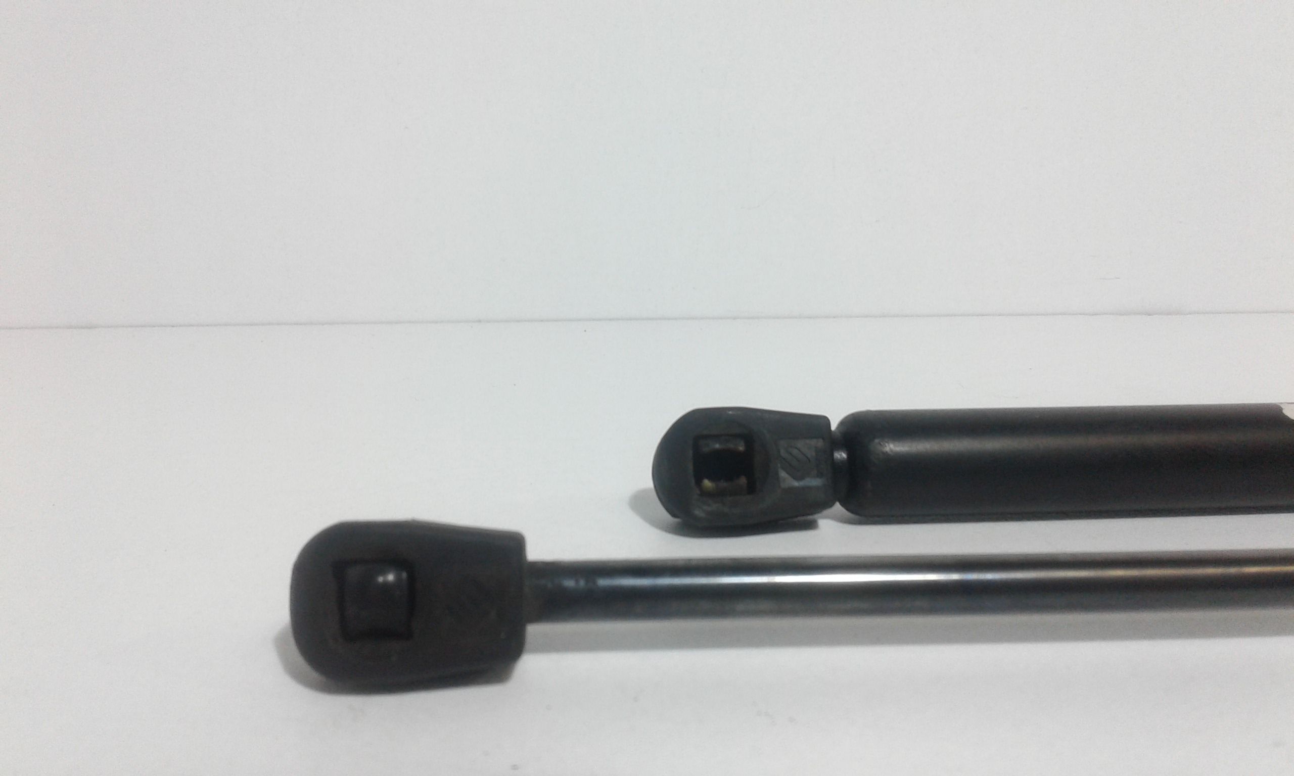 Pistoncini cofano Post. DR 5 1 Serie