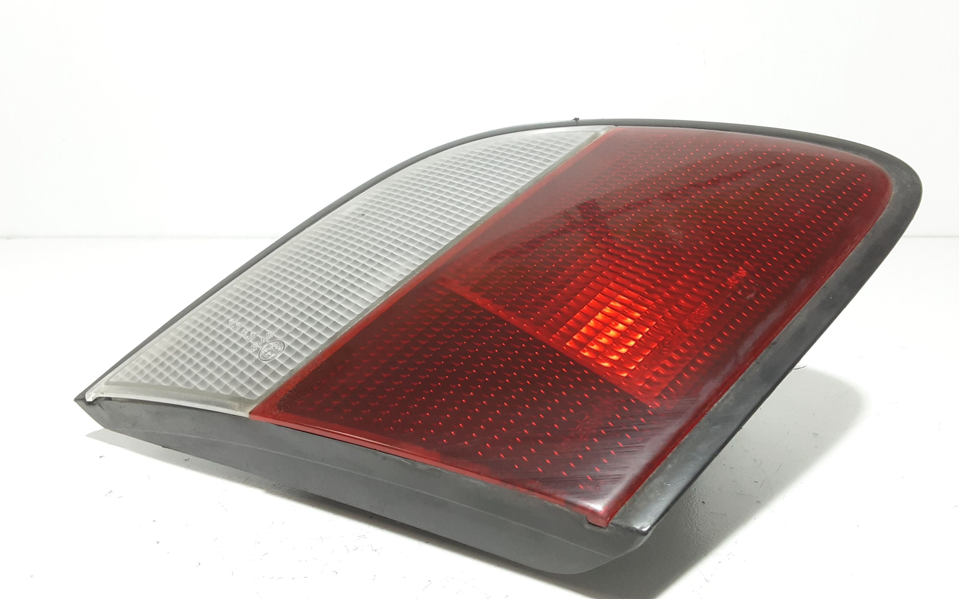 Stop Posteriore Sinistro Integrato nel Portello NISSAN Almera 1 Serie