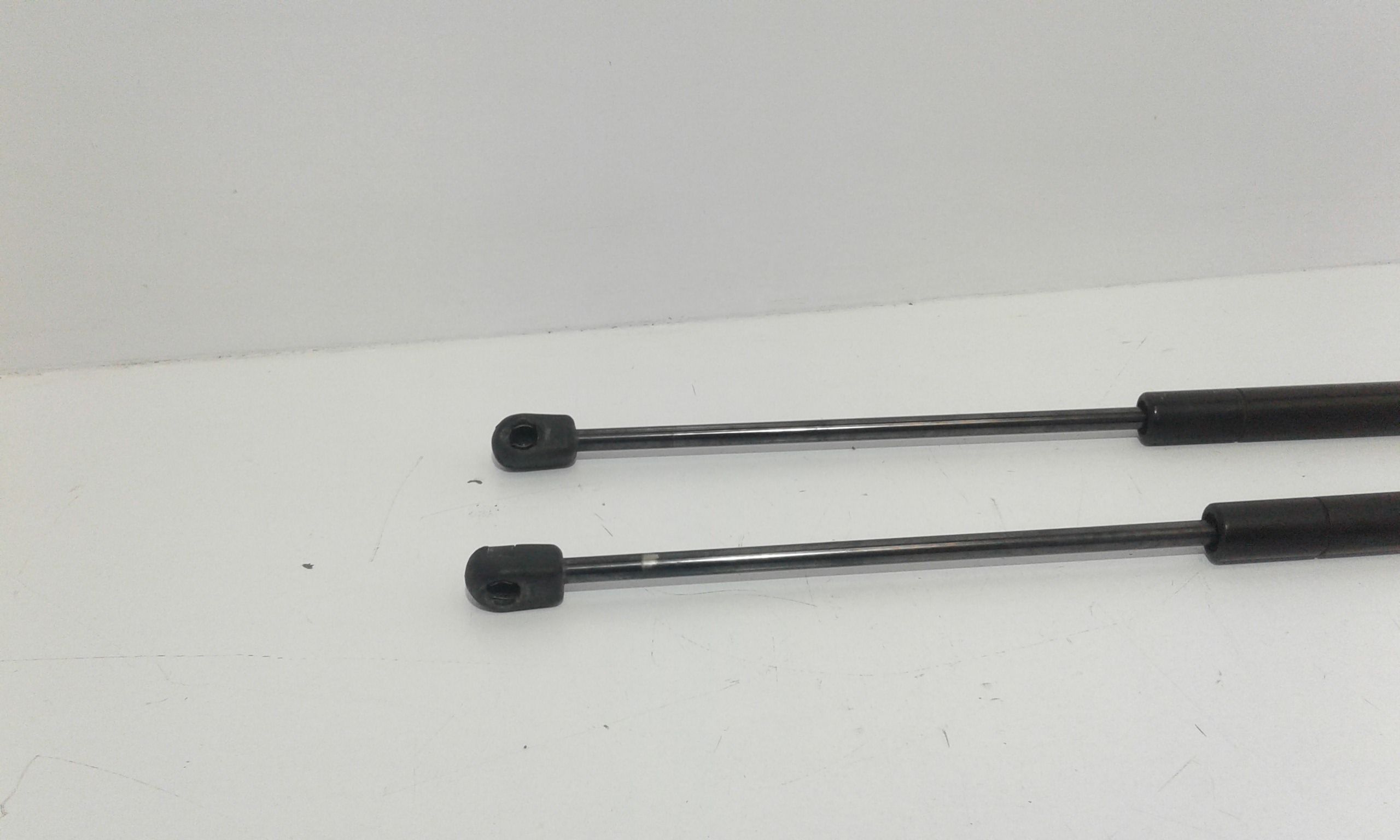 Pistoncini cofano Post. FORD Fiesta 5 Serie