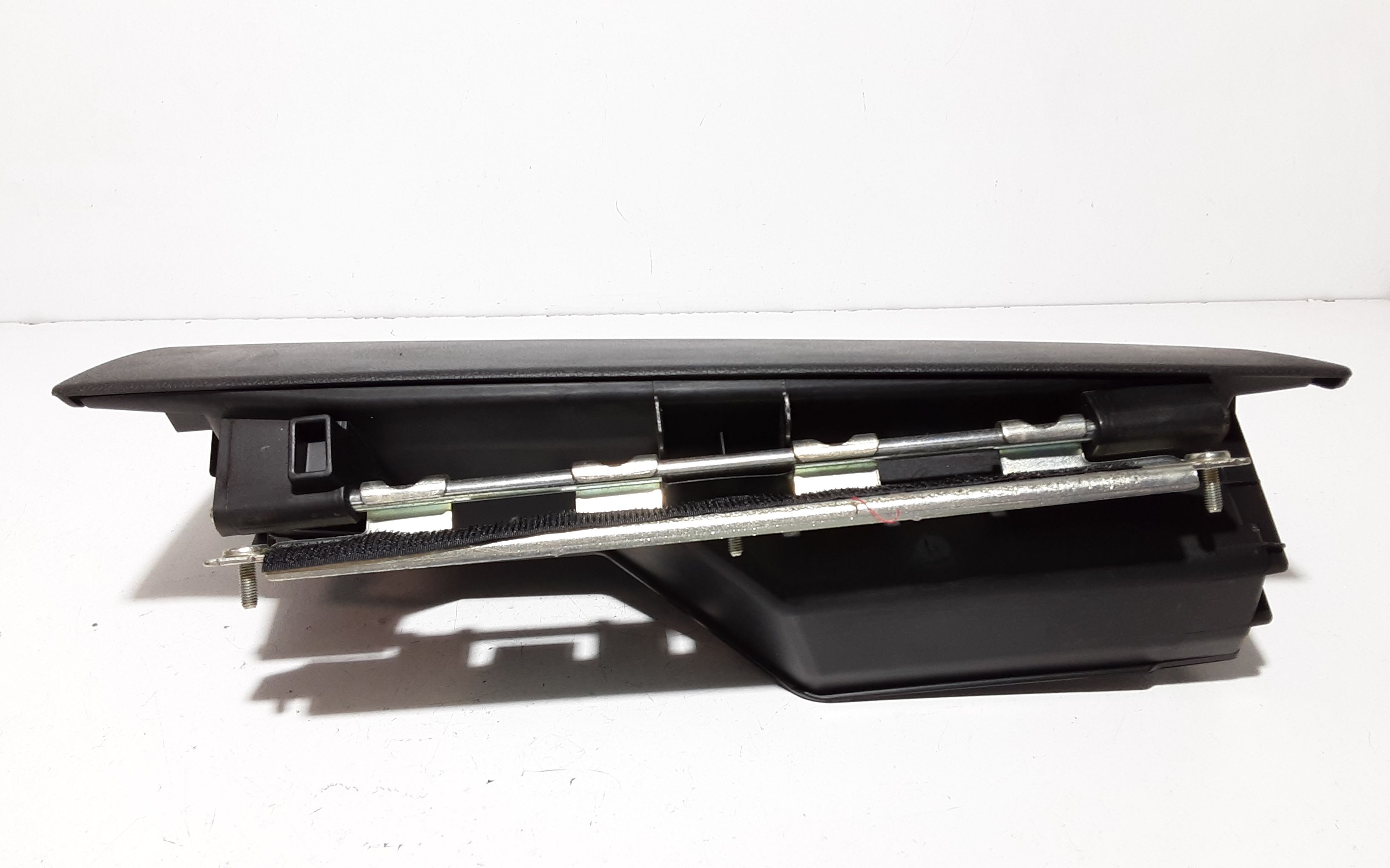 Sportellino porta oggetti