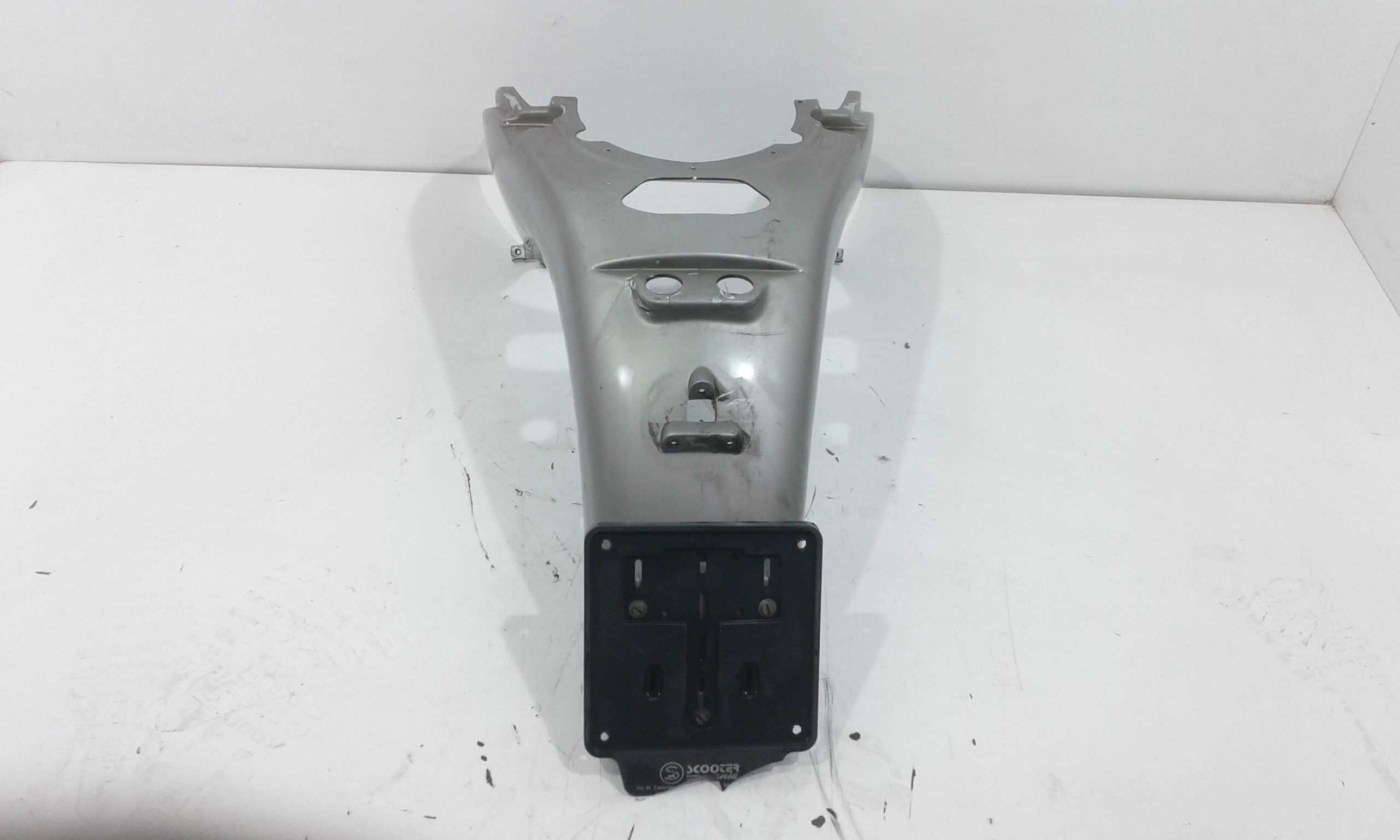 Parafango posteriore targa Aprilia Scarabeo 200