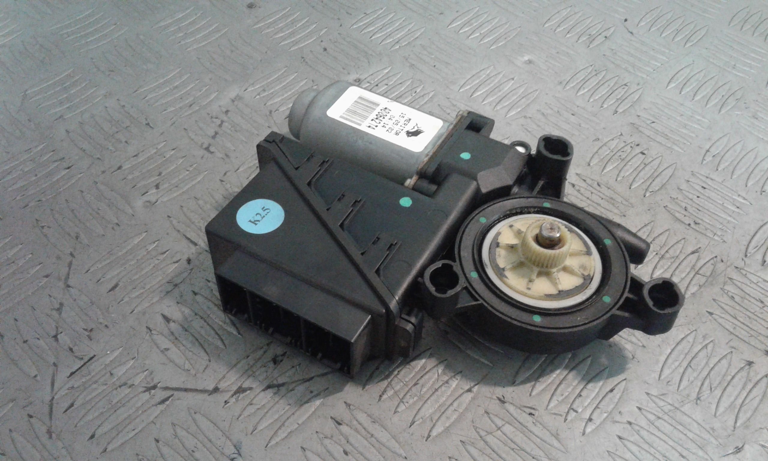 Motorino Alzavetro anteriore destra VOLKSWAGEN Polo 4 Serie