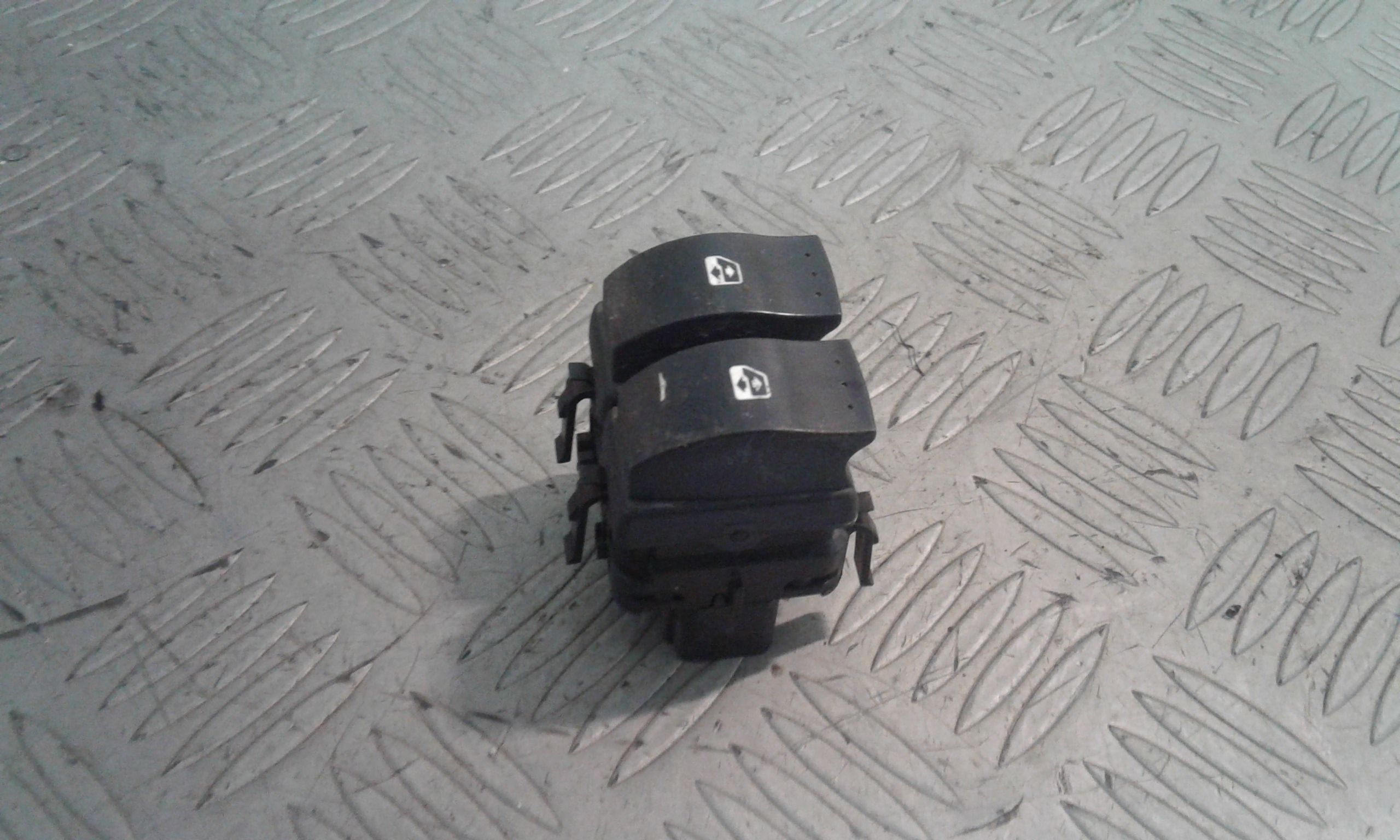 Pulsantiera Anteriore Sinistra Guida RENAULT Clio 3