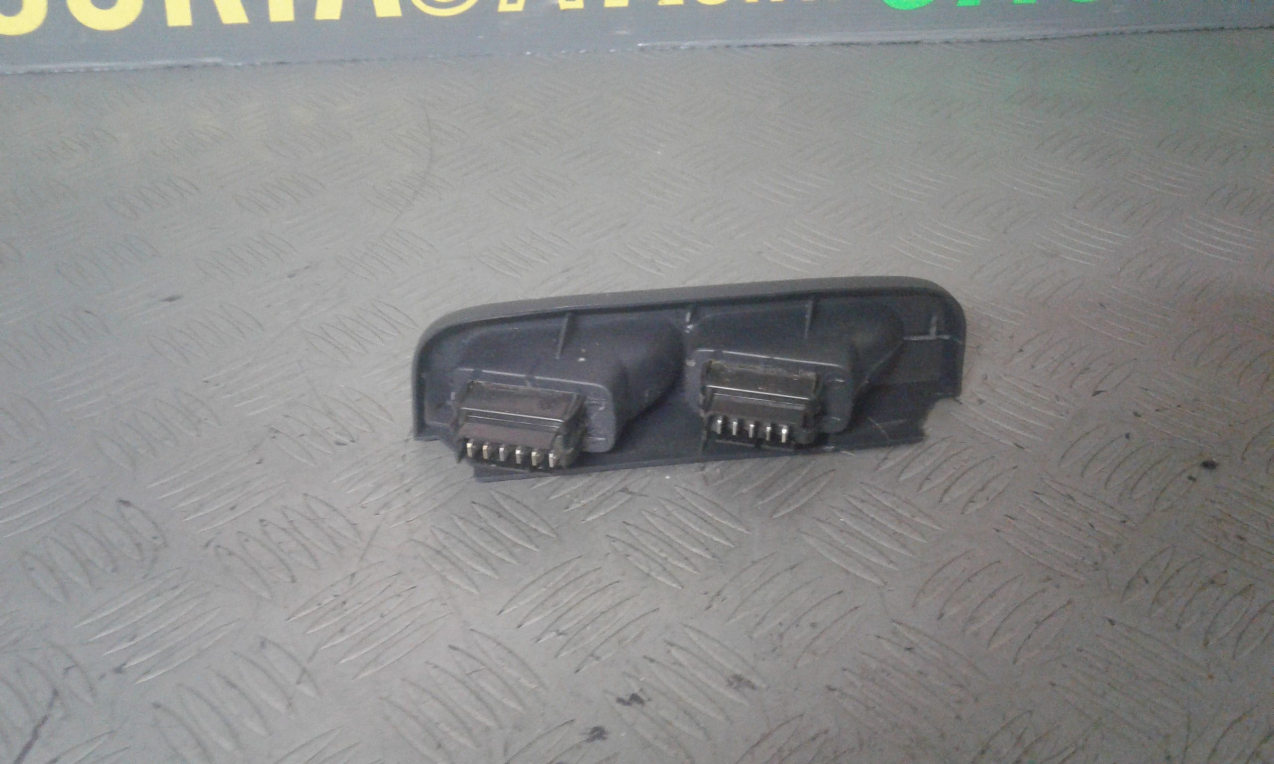 Pulsantiera Anteriore Sinistra Guida RENAULT Clio 3