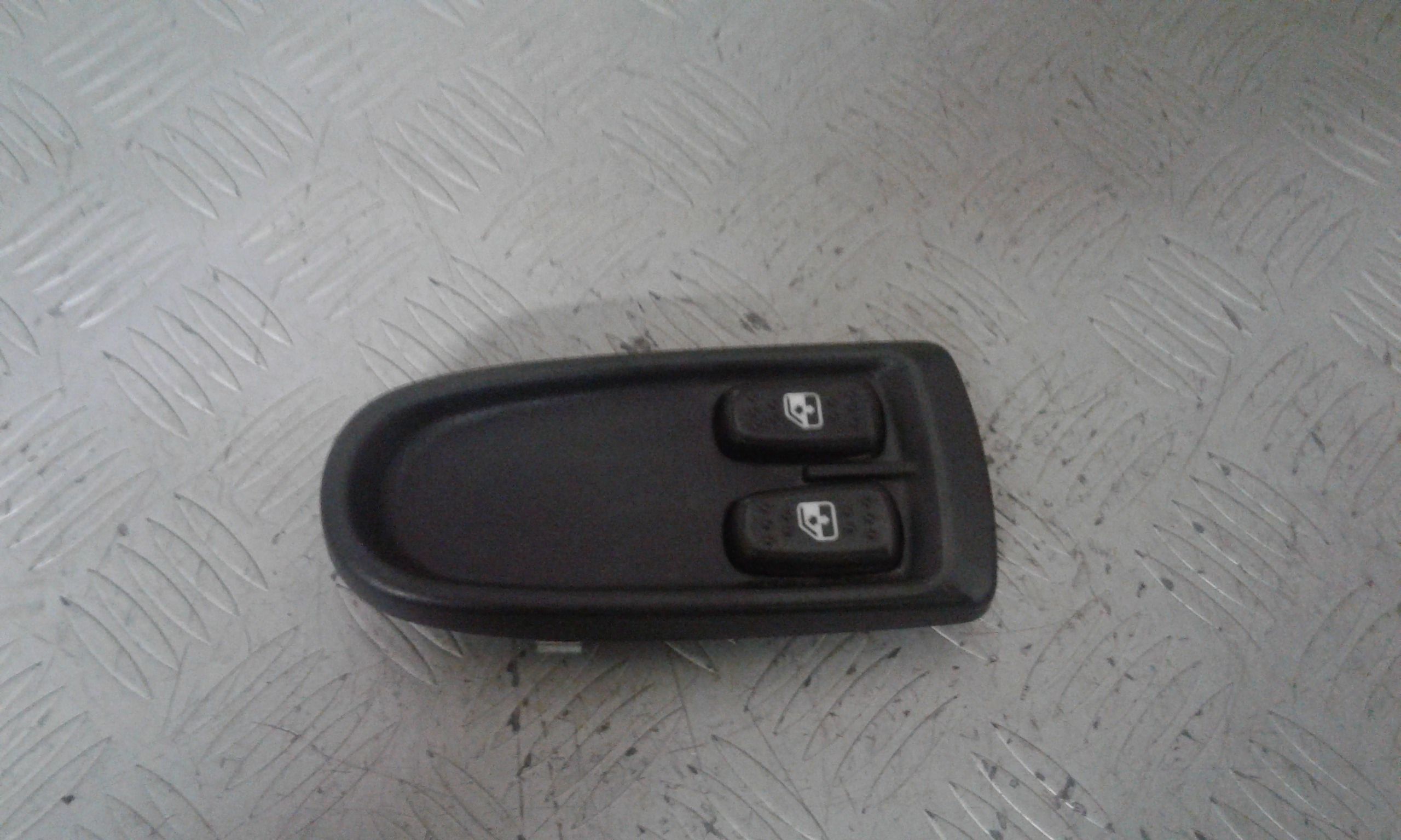 Pulsantiera Anteriore Sinistra Guida IVECO Daily 4 Serie