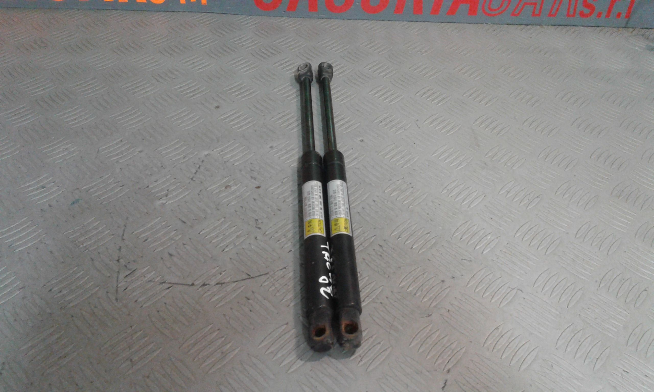 Pistoncini cofano Post. DAEWOO Tacuma Serie