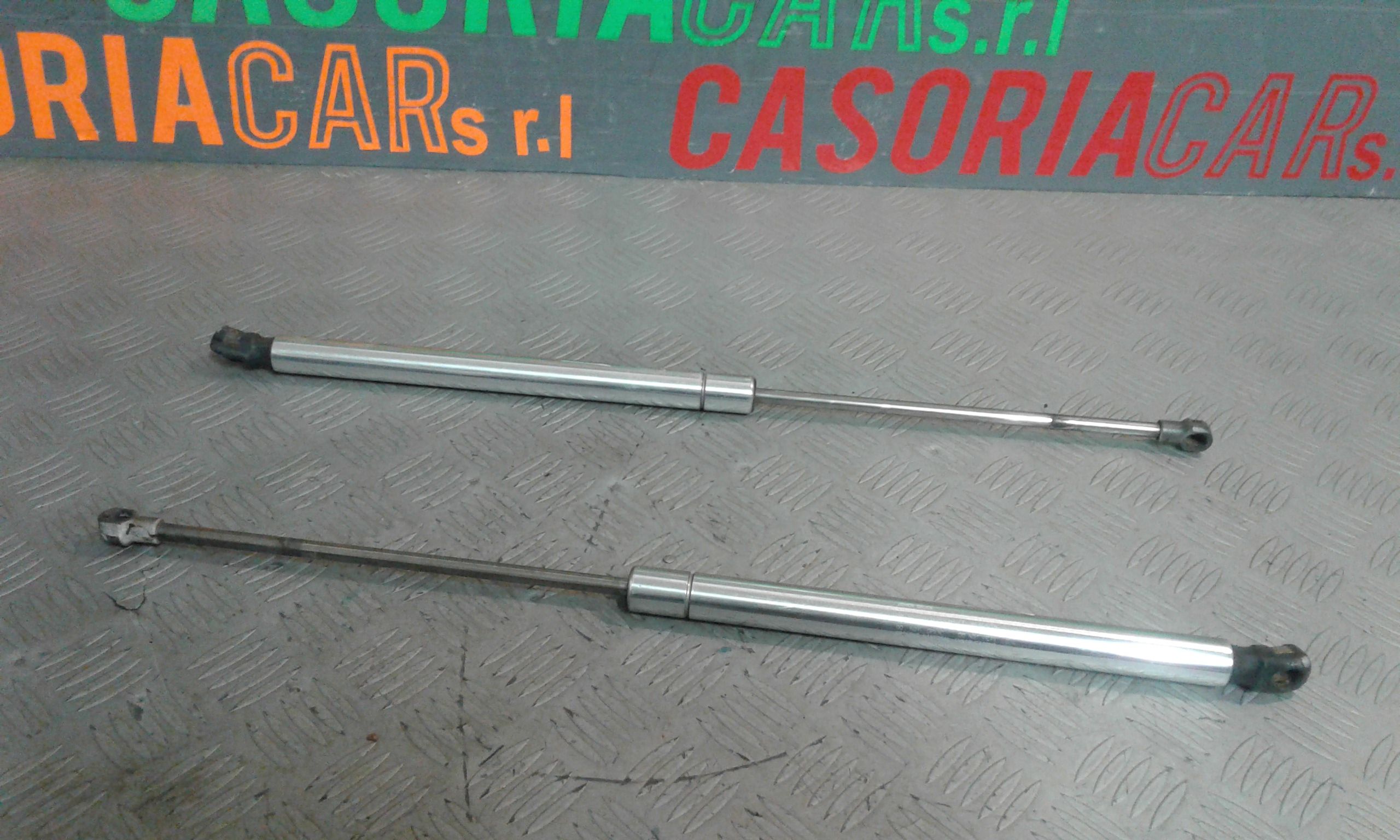 Pistoncini cofano Post. VOLKSWAGEN Golf 4 Berlina