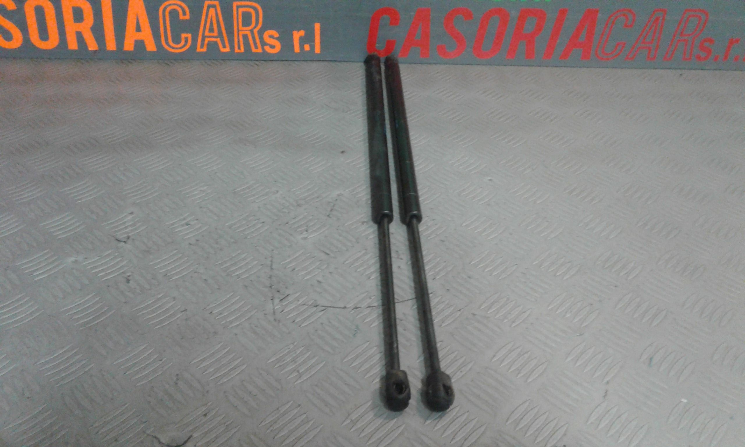 Pistoncini cofano Post. FORD Fiesta 5 Serie