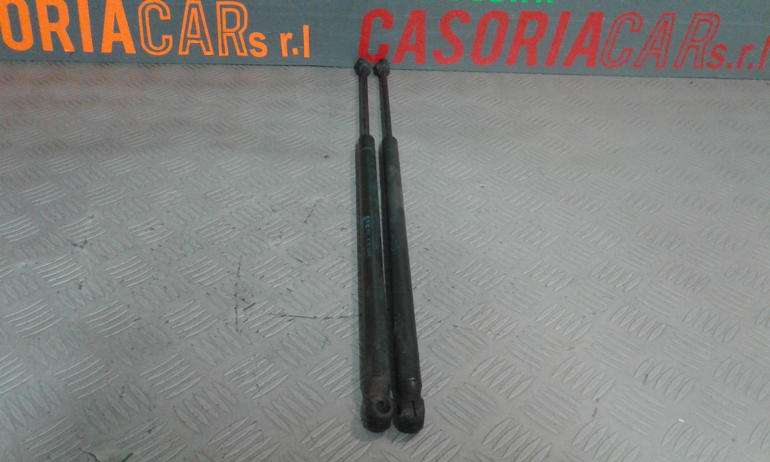 Pistoncini cofano Post. FORD Fiesta 5 Serie