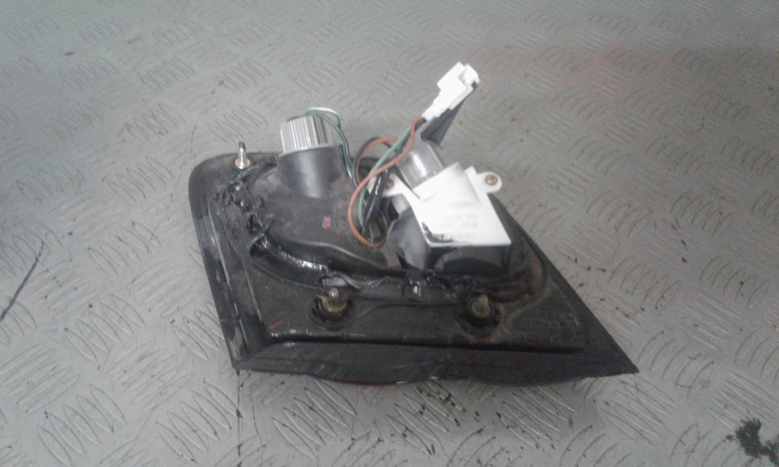 Stop Posteriore Sinistro Integrato nel Portello NISSAN Almera 1 Serie