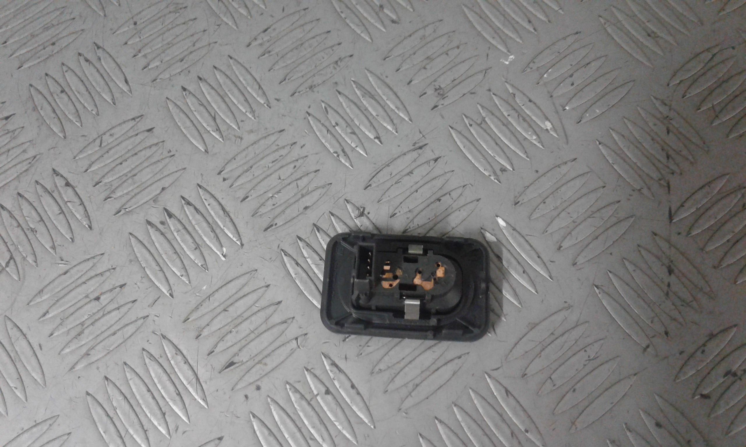 Pulsantiera Anteriore Destra Passeggero OPEL Corsa C 3P 1 Serie