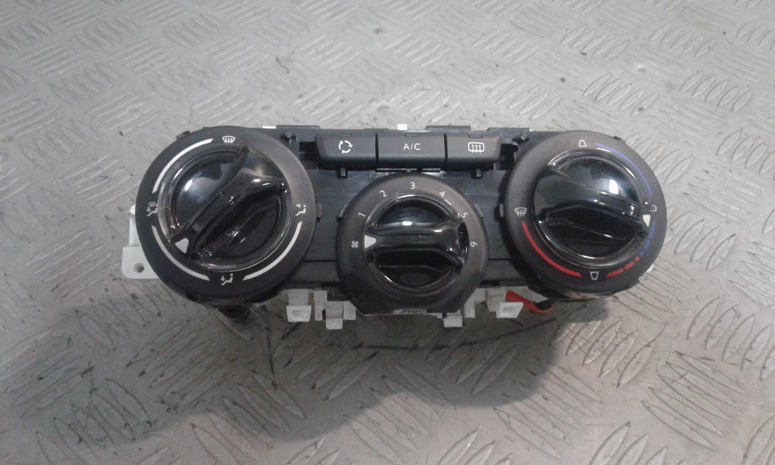Comandi Clima PEUGEOT 2008 1 Serie