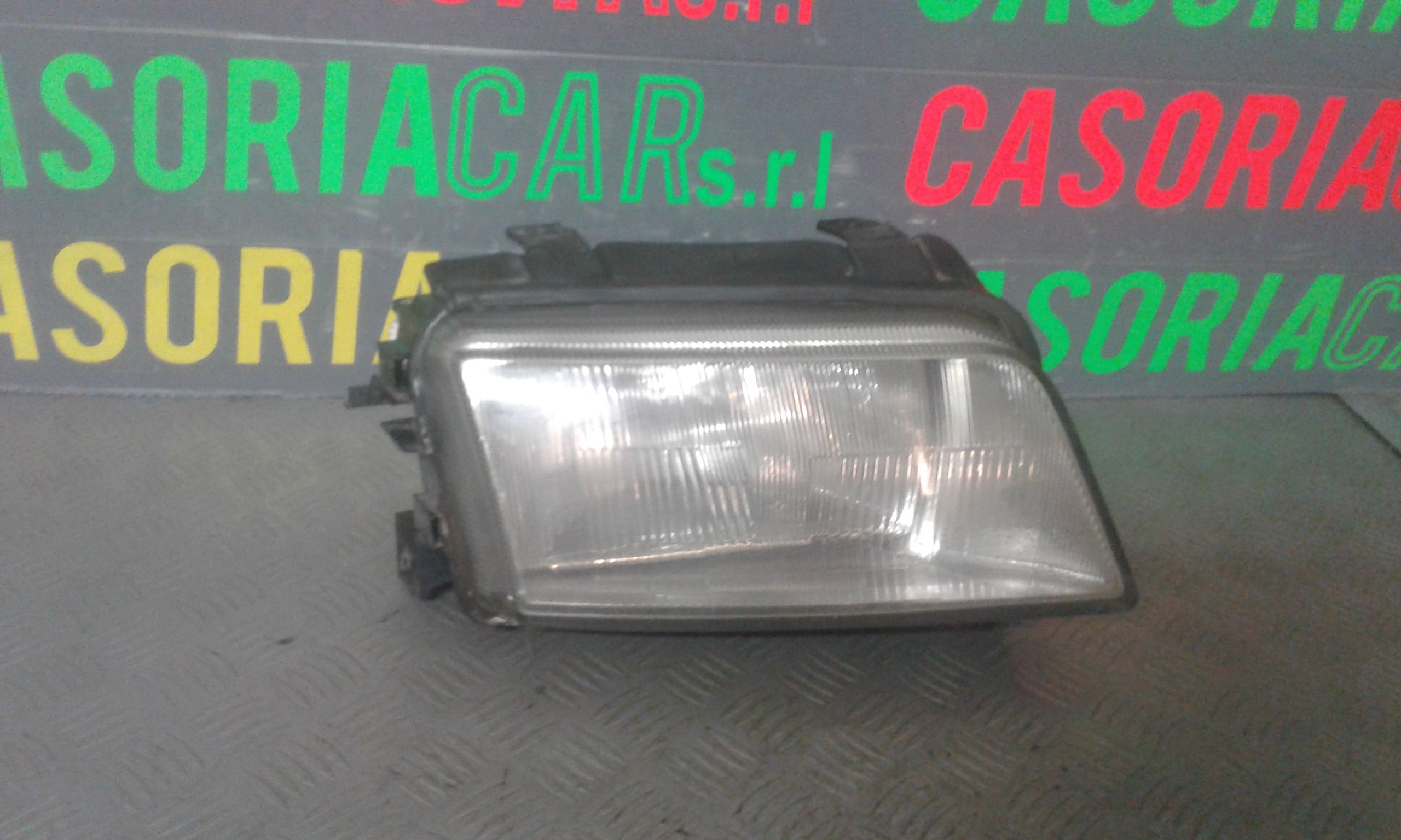 Faro anteriore Destro Passeggero AUDI A4 Berlina 1 Serie