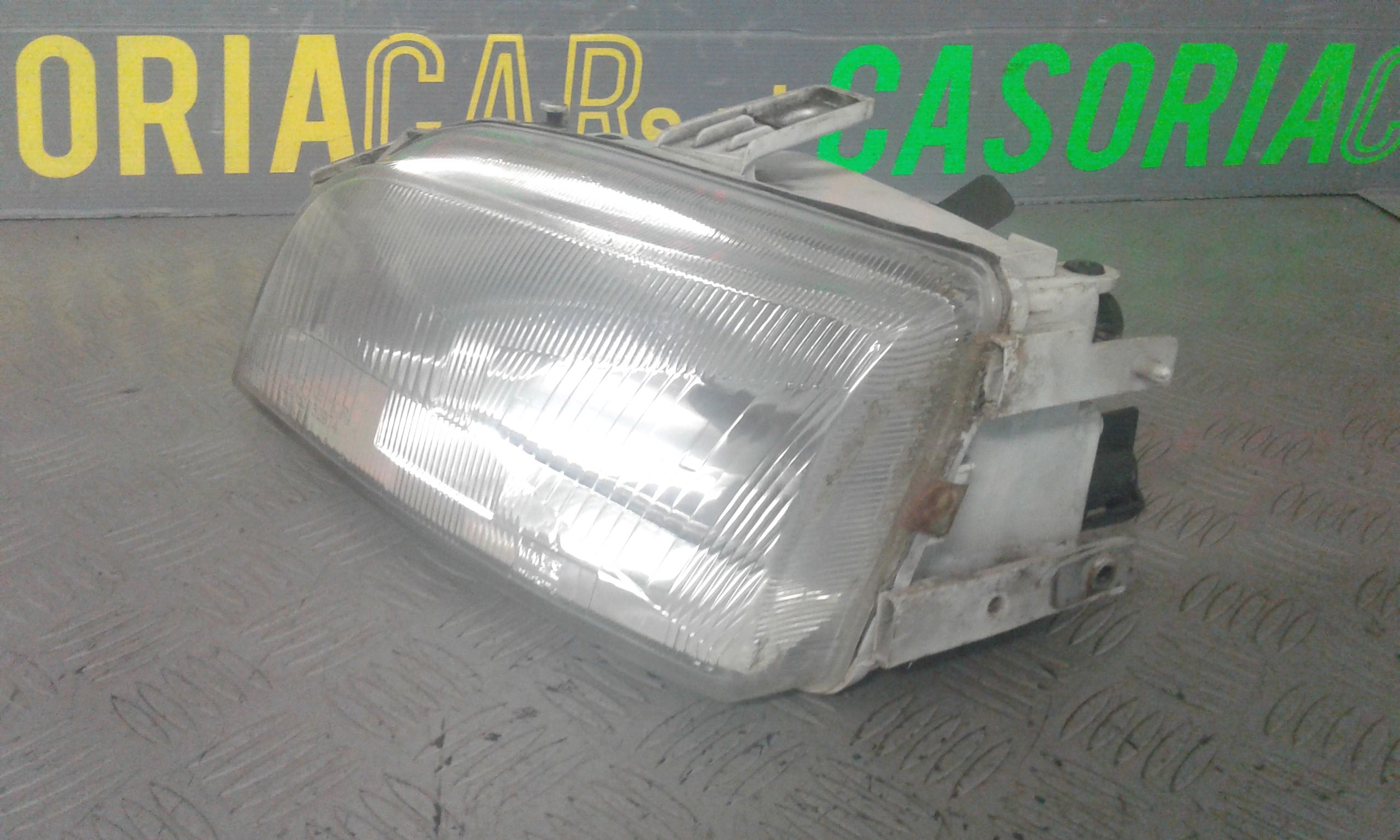 Faro anteriore Sinistro Guida FIAT Punto Berlina 3P