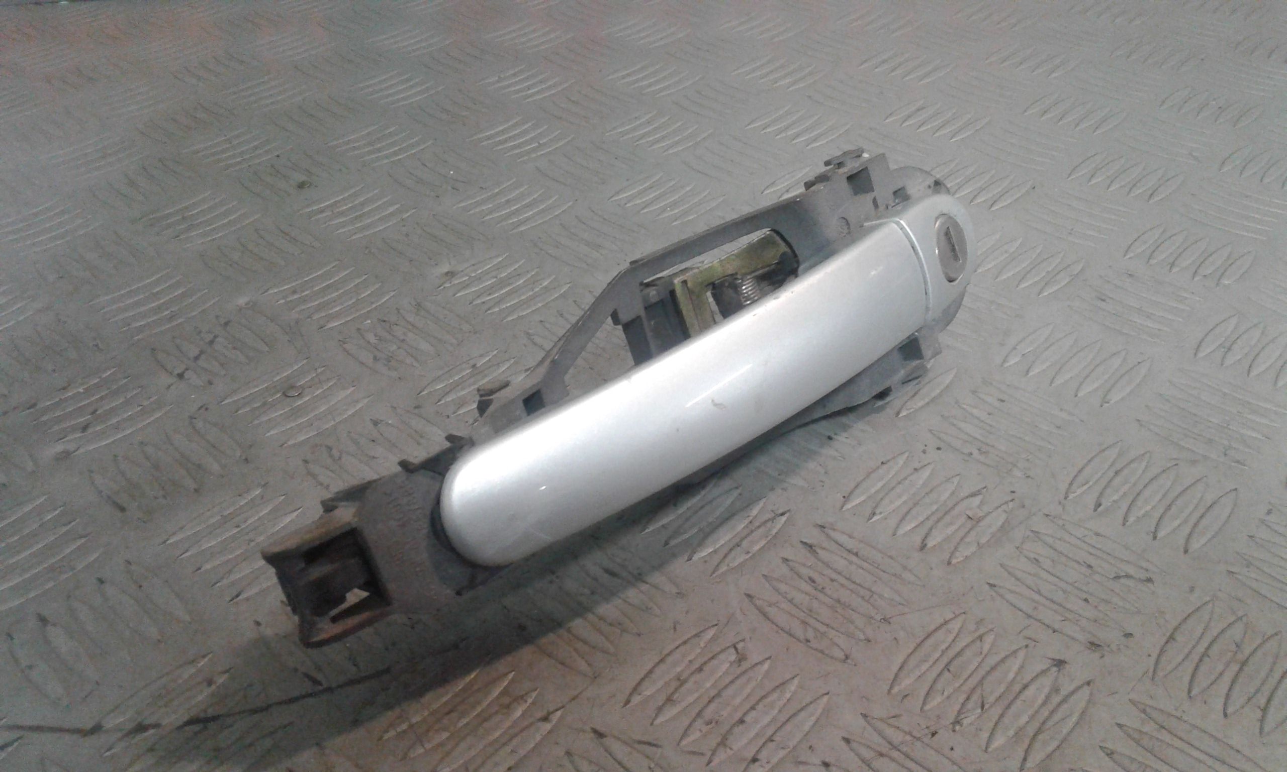 Maniglia esterna Anteriore Sinistra VOLKSWAGEN Polo 4 Serie