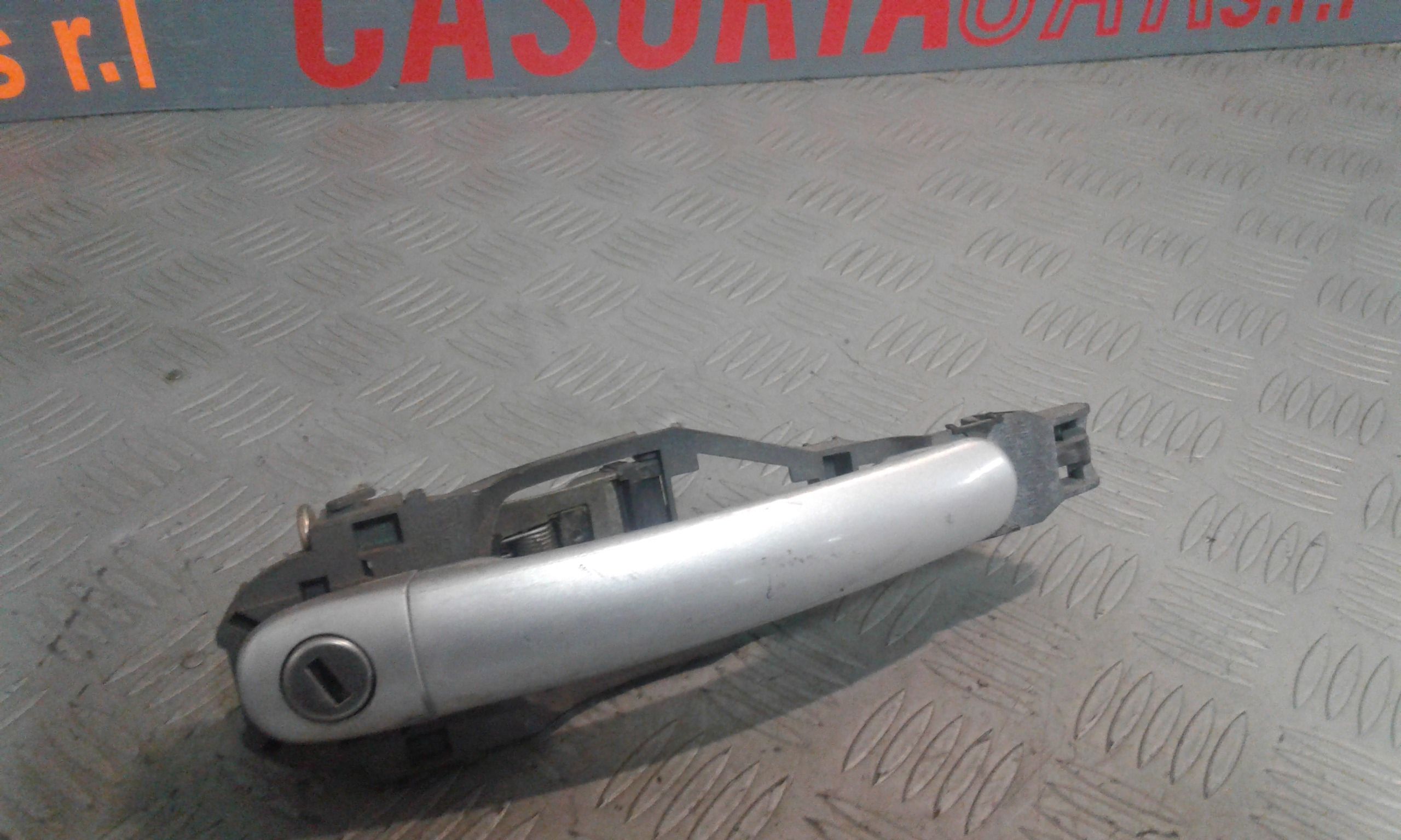 Maniglia esterna Anteriore Destra VOLKSWAGEN Polo 4 Serie