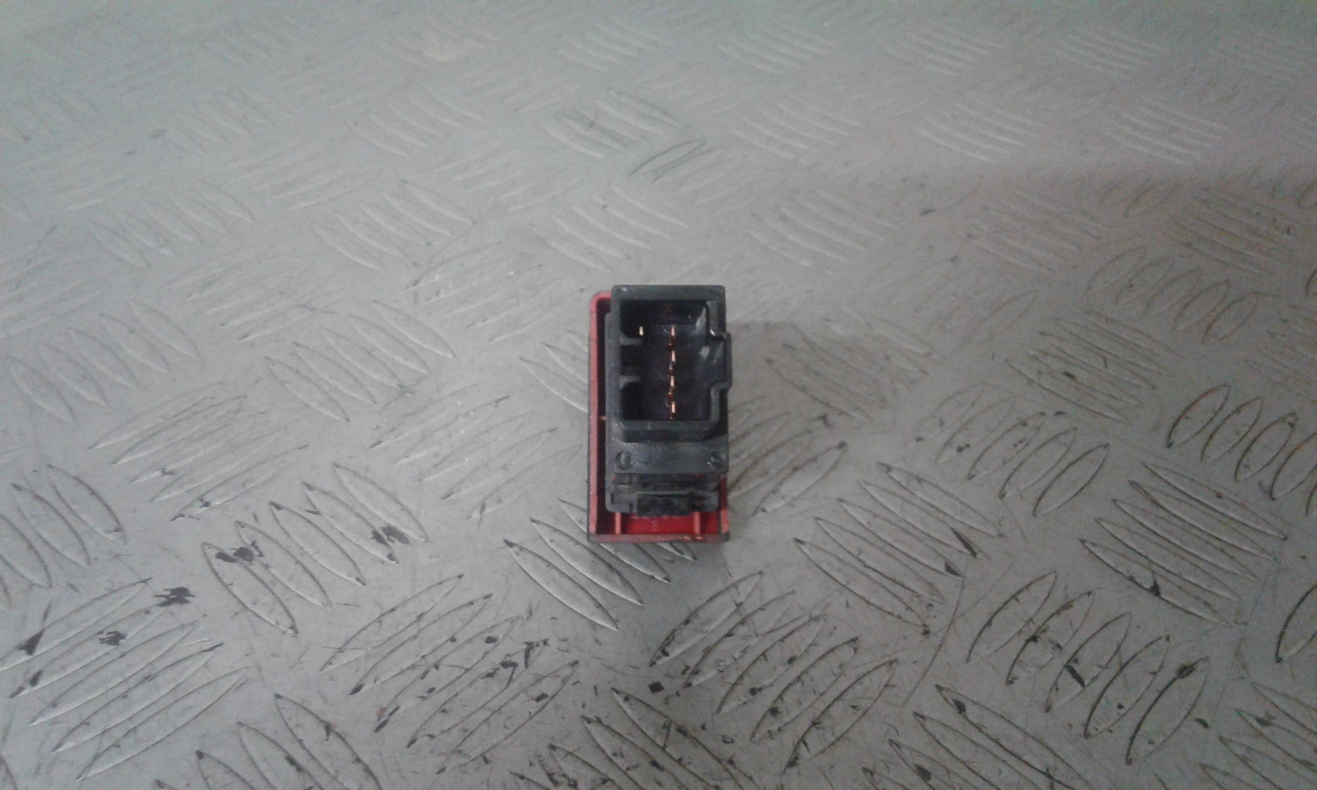 Pulsante luci di emergenza KIA Carnival 2 Serie