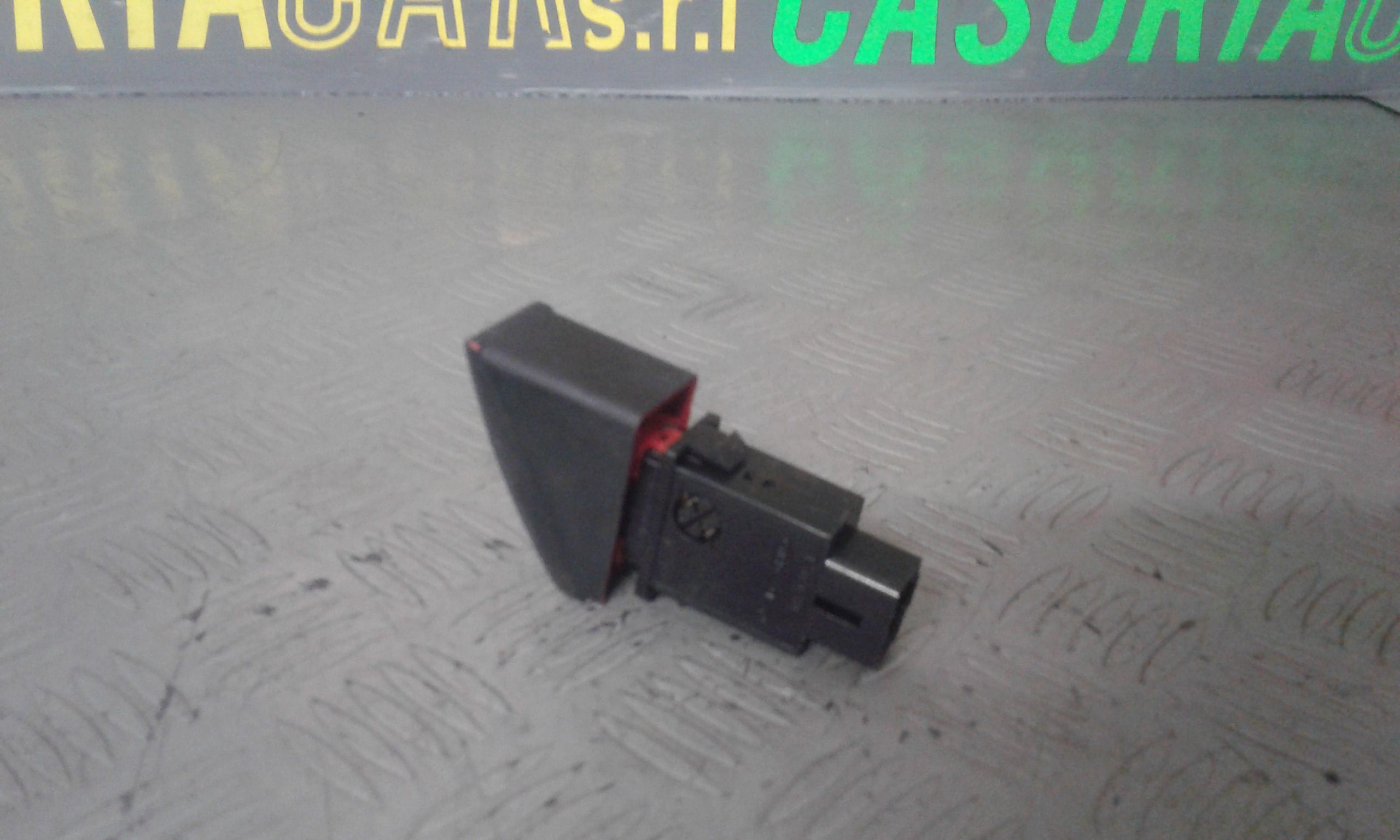 Pulsante luci di emergenza KIA Carnival 2 Serie