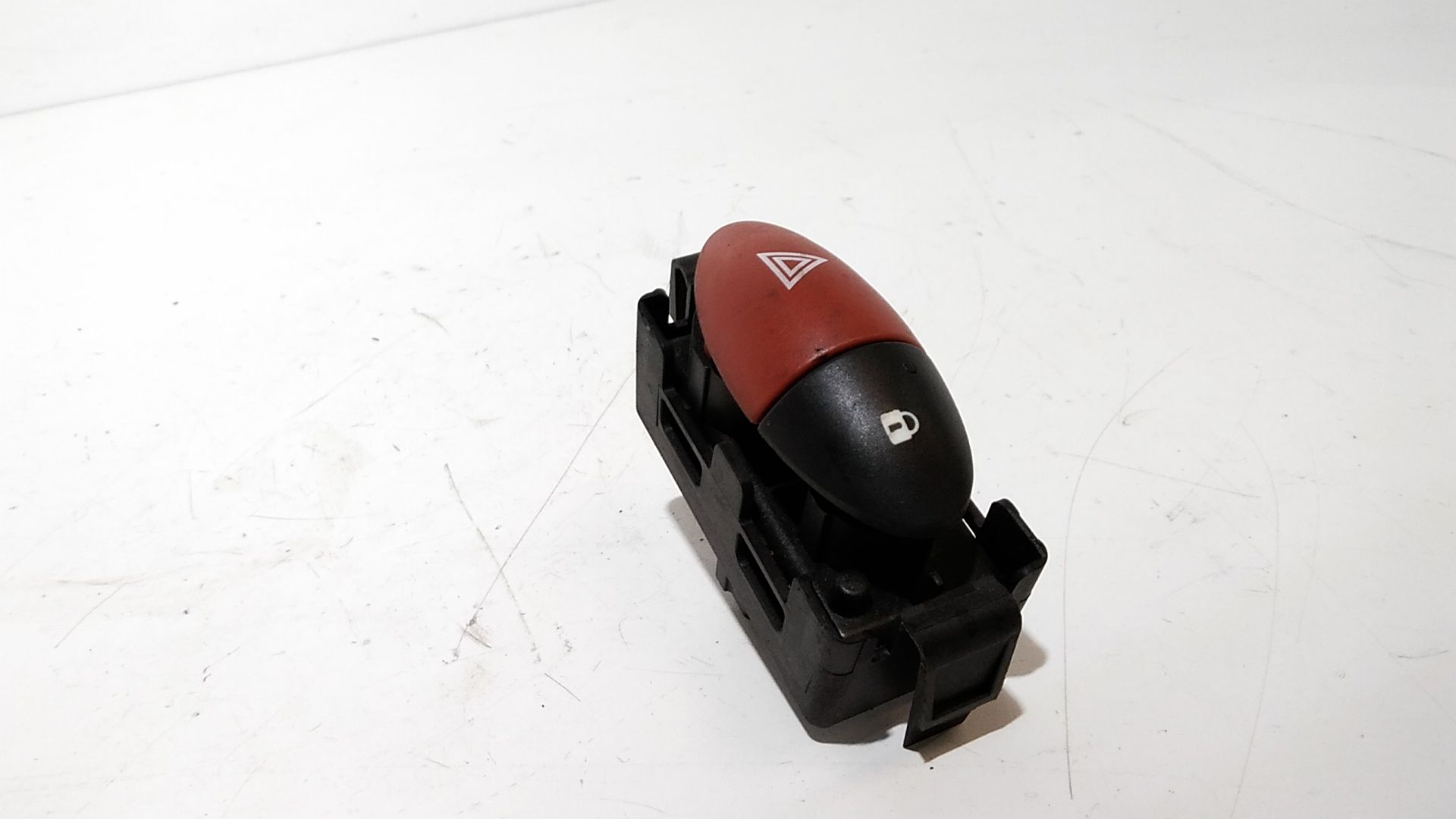 Pulsante luci di emergenza RENAULT Twingo Serie (07>14)