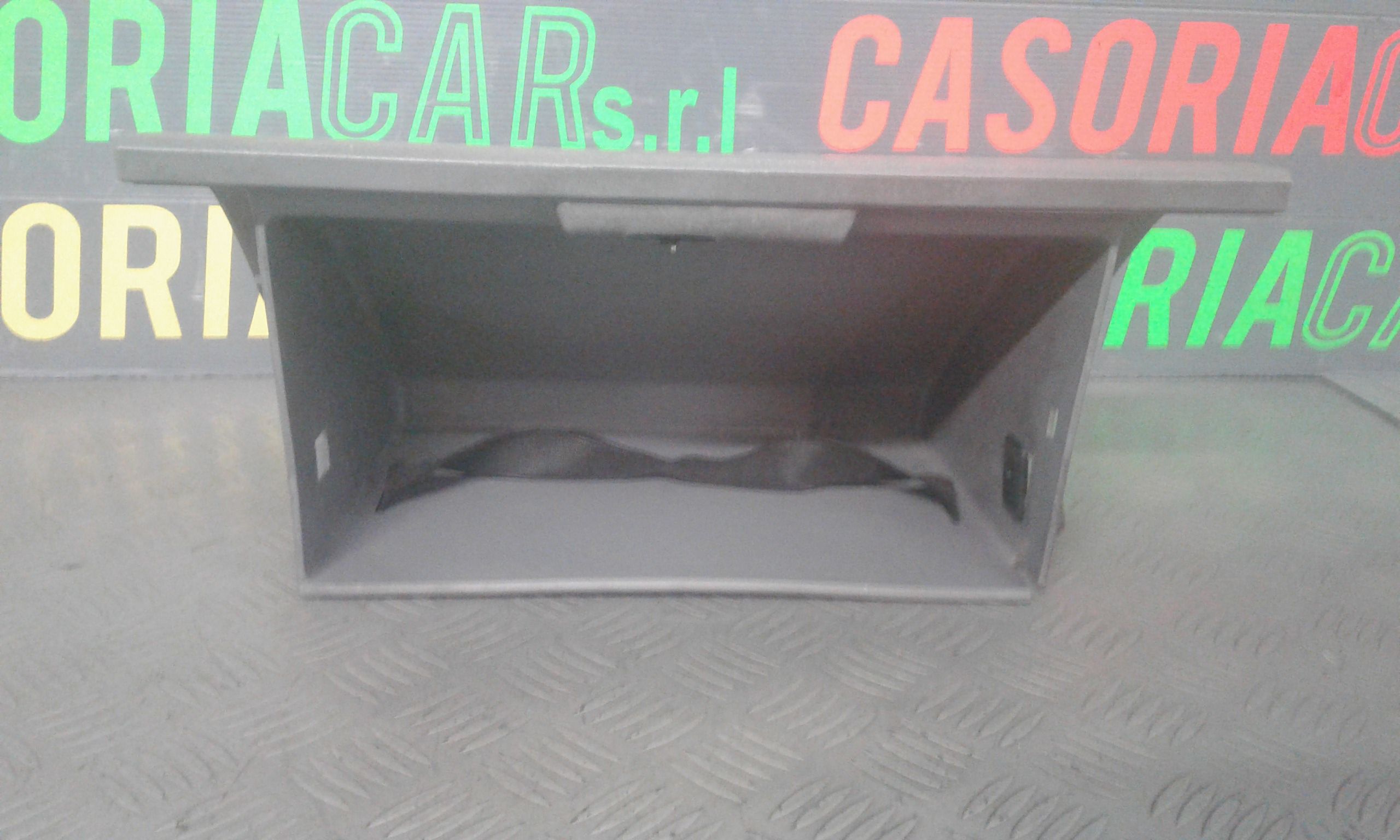 Cassetto porta oggetti KIA Carnival 2 Serie