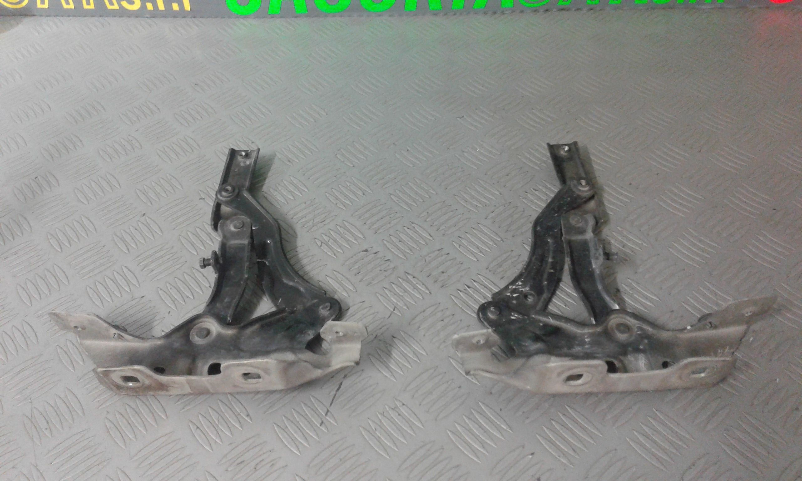 Cerniere cofano anteriore MERCEDES Classe A W169 3 Serie