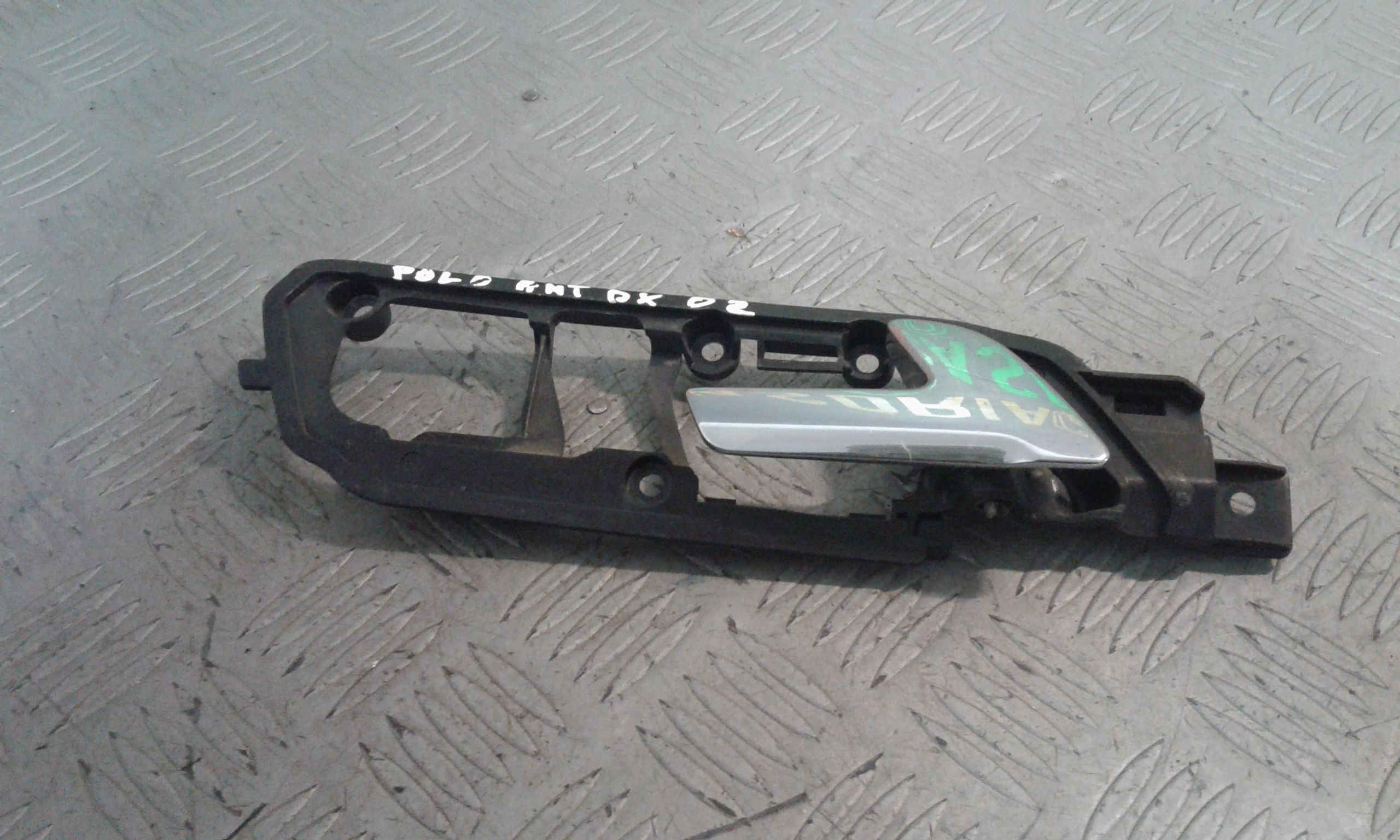 Maniglia interna Anteriore Destra VOLKSWAGEN Polo 4 Serie