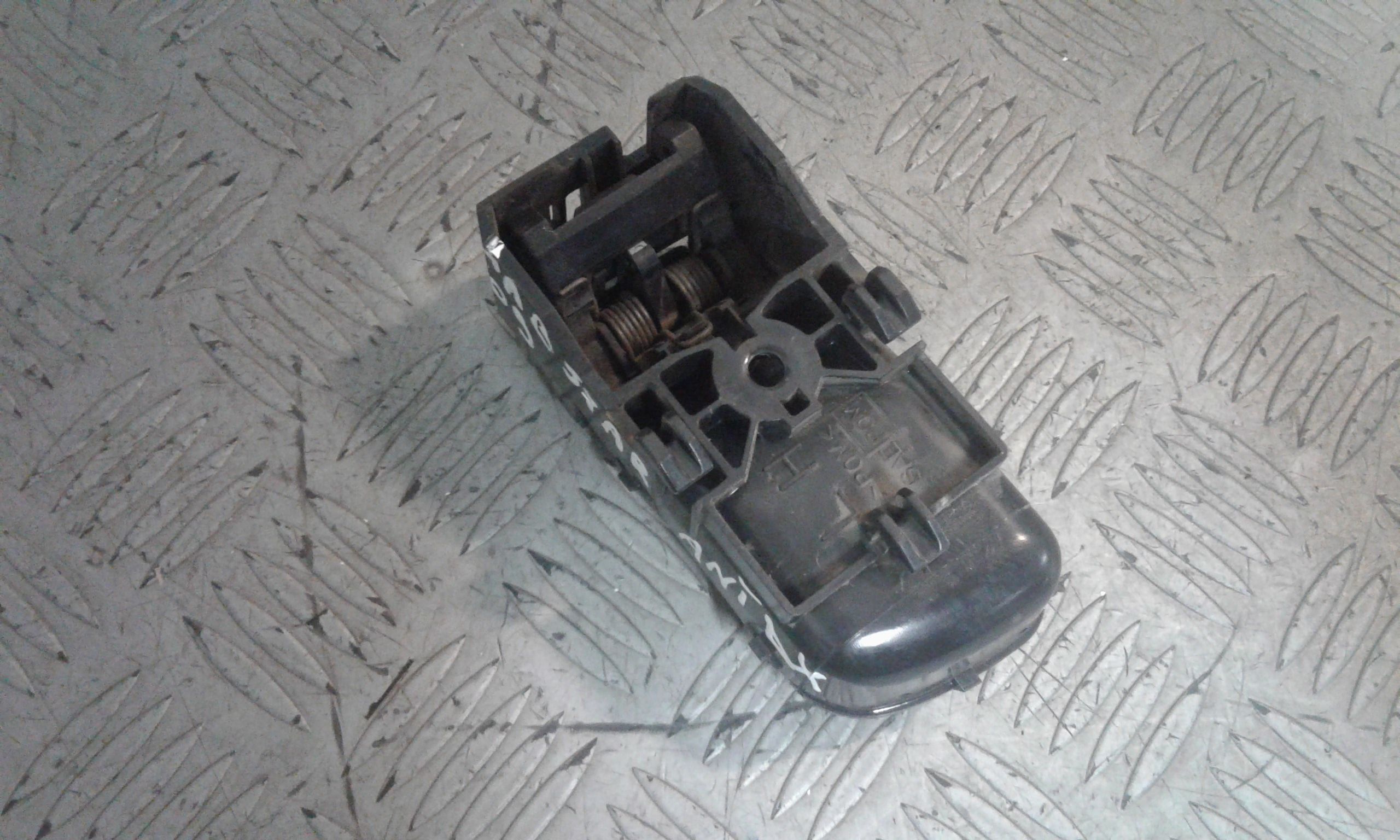 Maniglia interna Anteriore Destra NISSAN Cabstar Serie