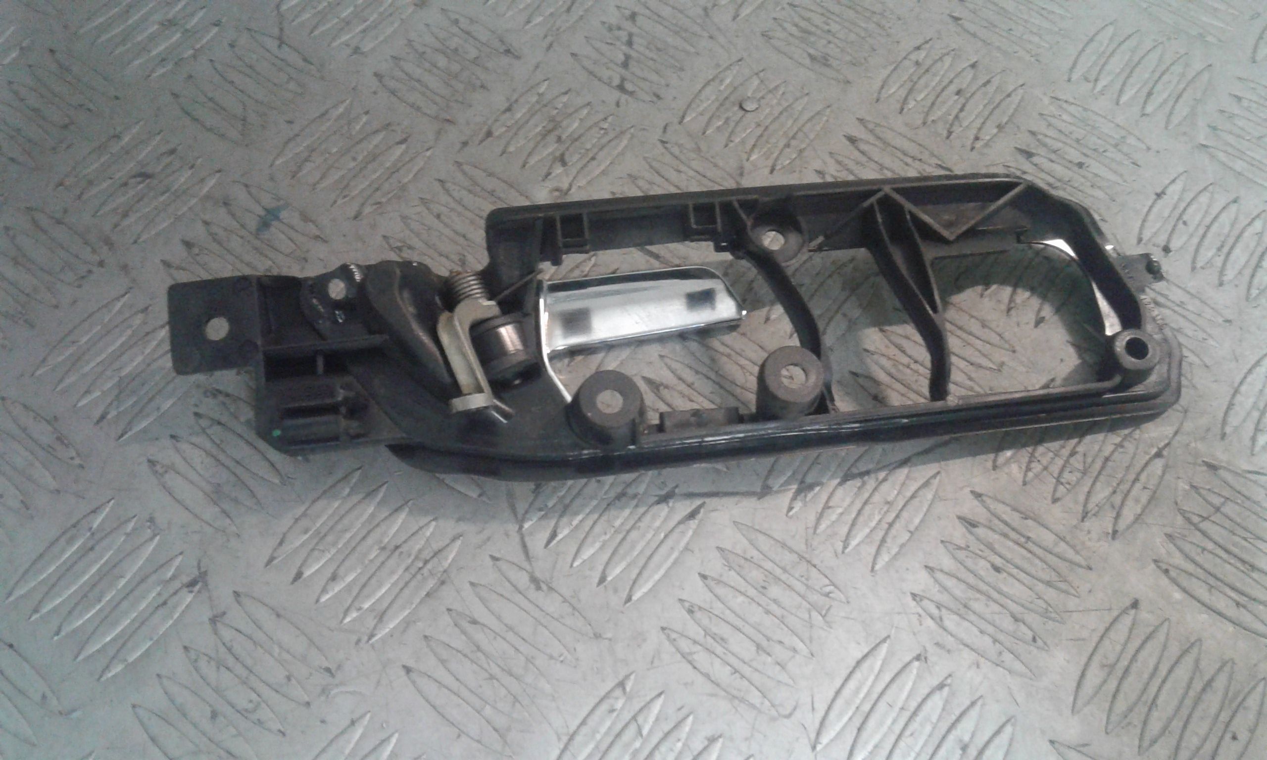 Maniglia interna anteriore Sinistra VOLKSWAGEN Polo 4 Serie