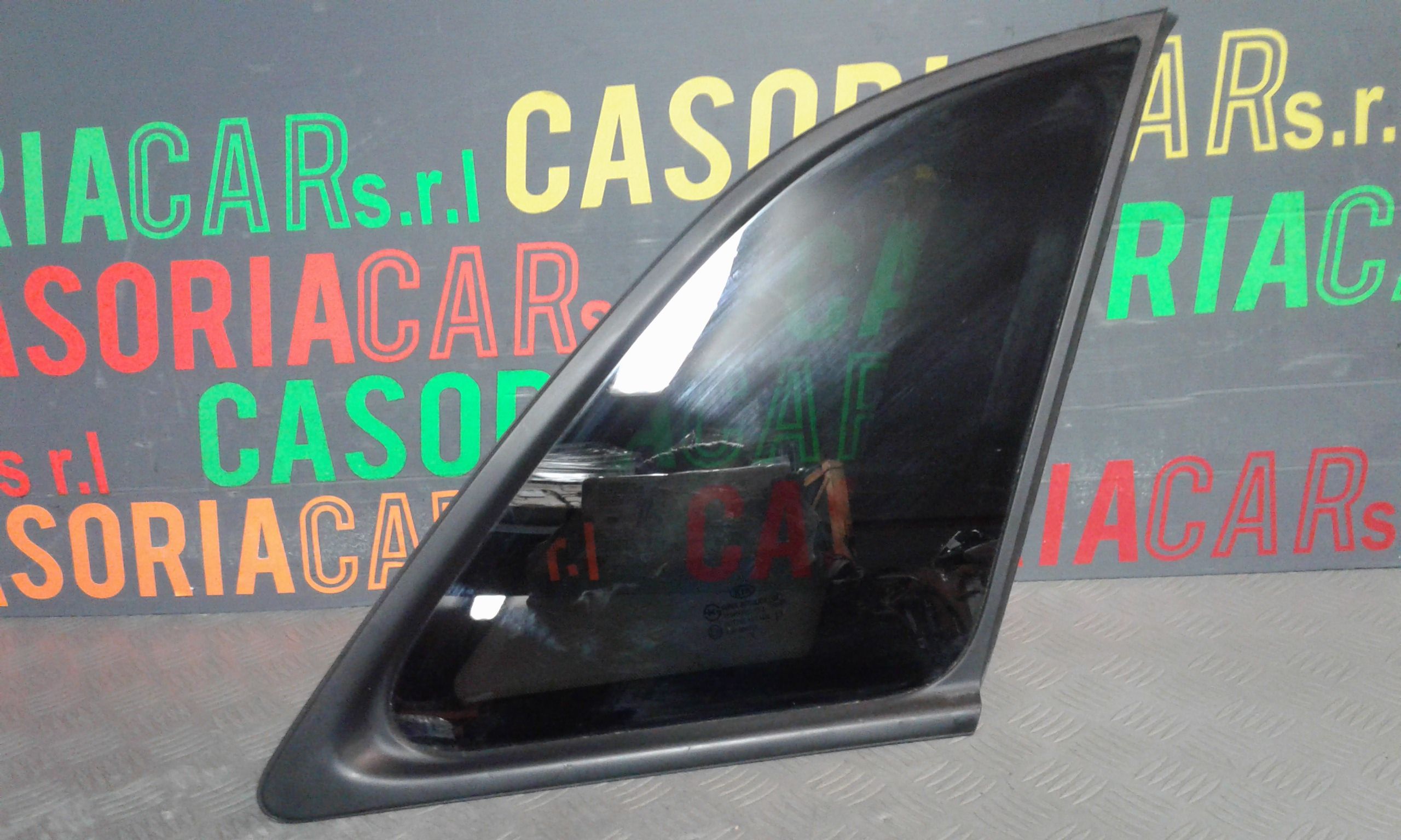 Vetro fisso posteriore DX passeggero KIA Sorento 3 Serie