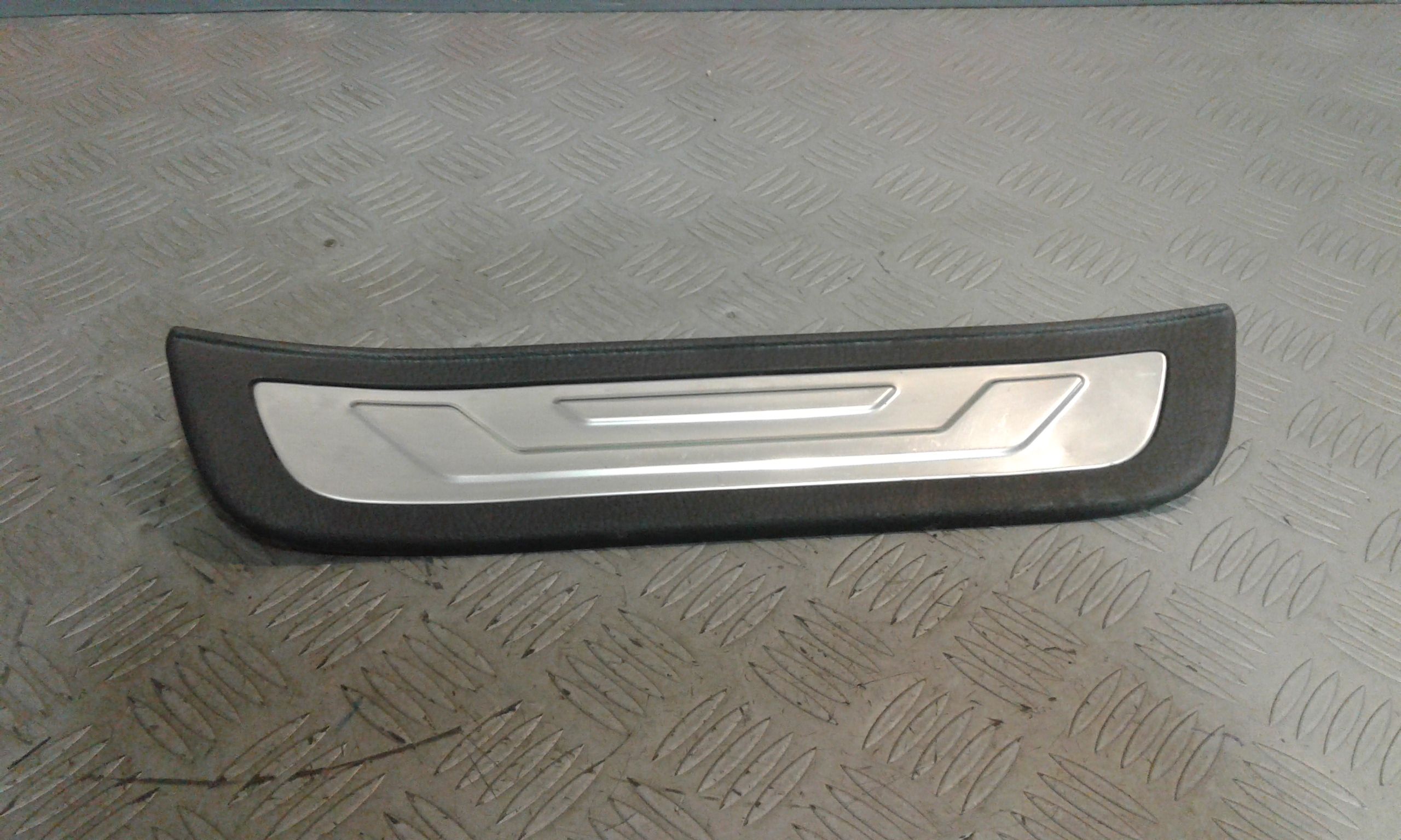 Batticalcagno Posteriore Destro KIA Sorento 3 Serie