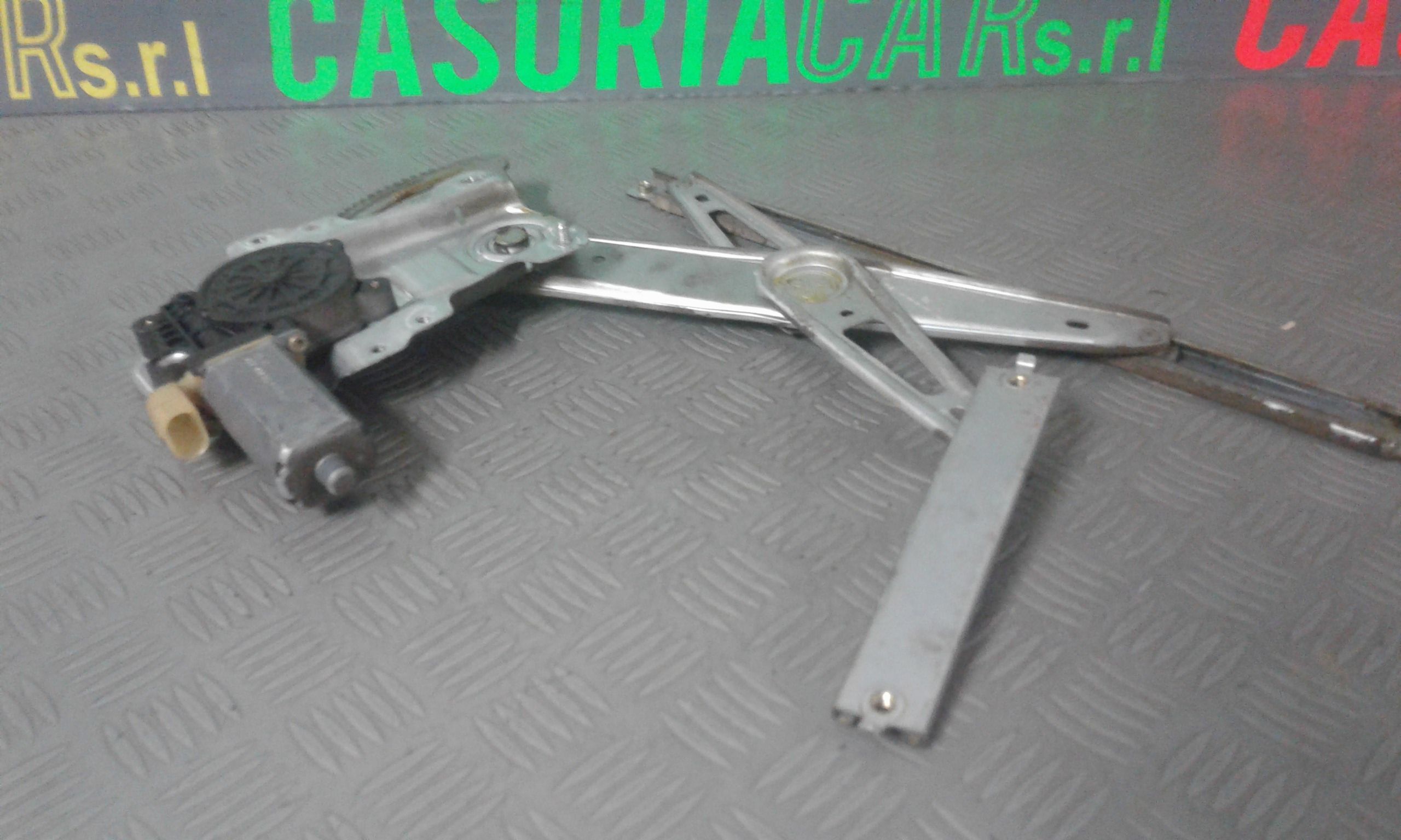 Cremagliera anteriore sinistra Guida TOYOTA Yaris 2 Serie