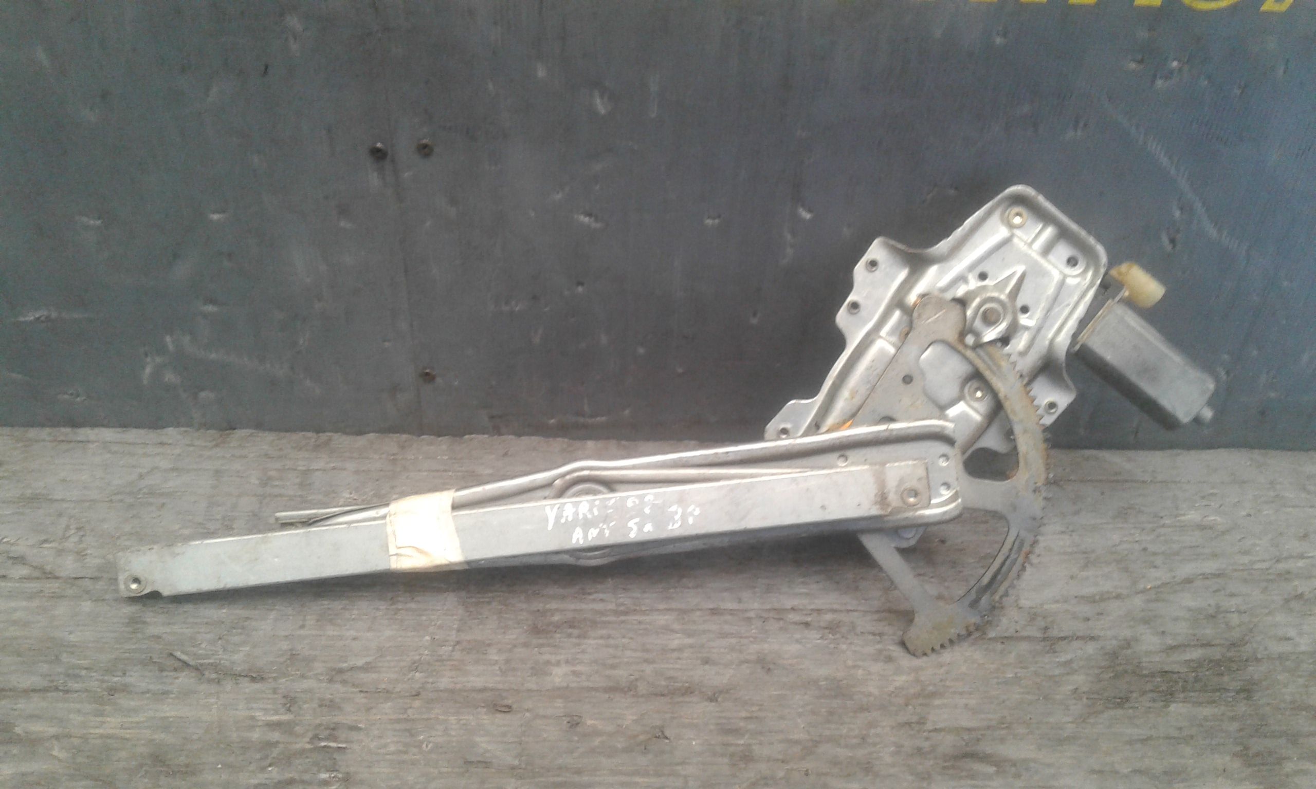 Cremagliera anteriore sinistra Guida TOYOTA Yaris 1 Serie