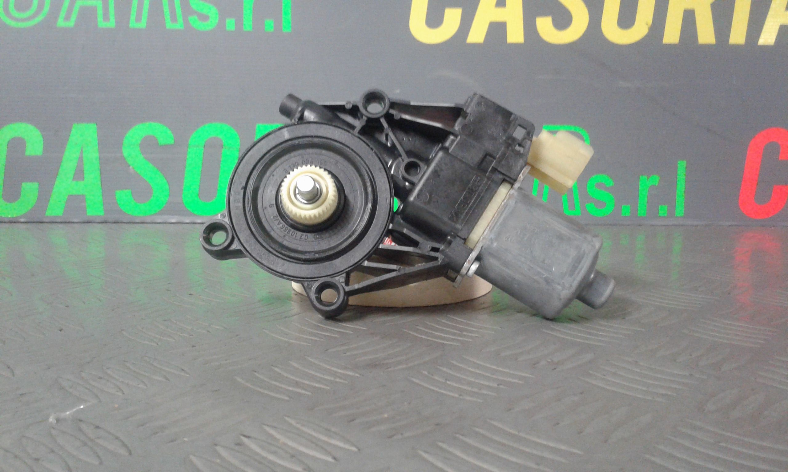 Motorino Alzavetro anteriore destra FORD Fiesta 6 Serie