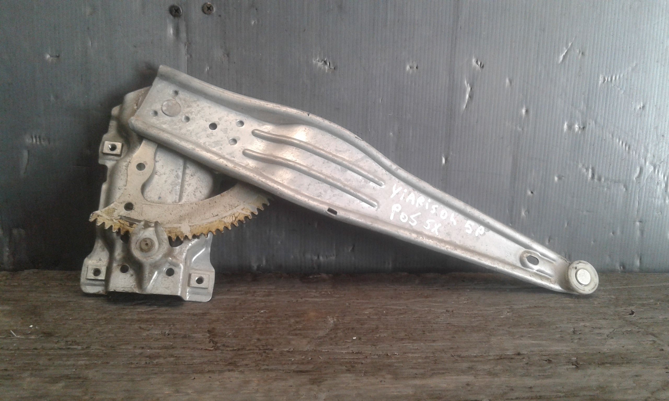 Cremagliera posteriore sinistro guida TOYOTA Yaris 2 Serie