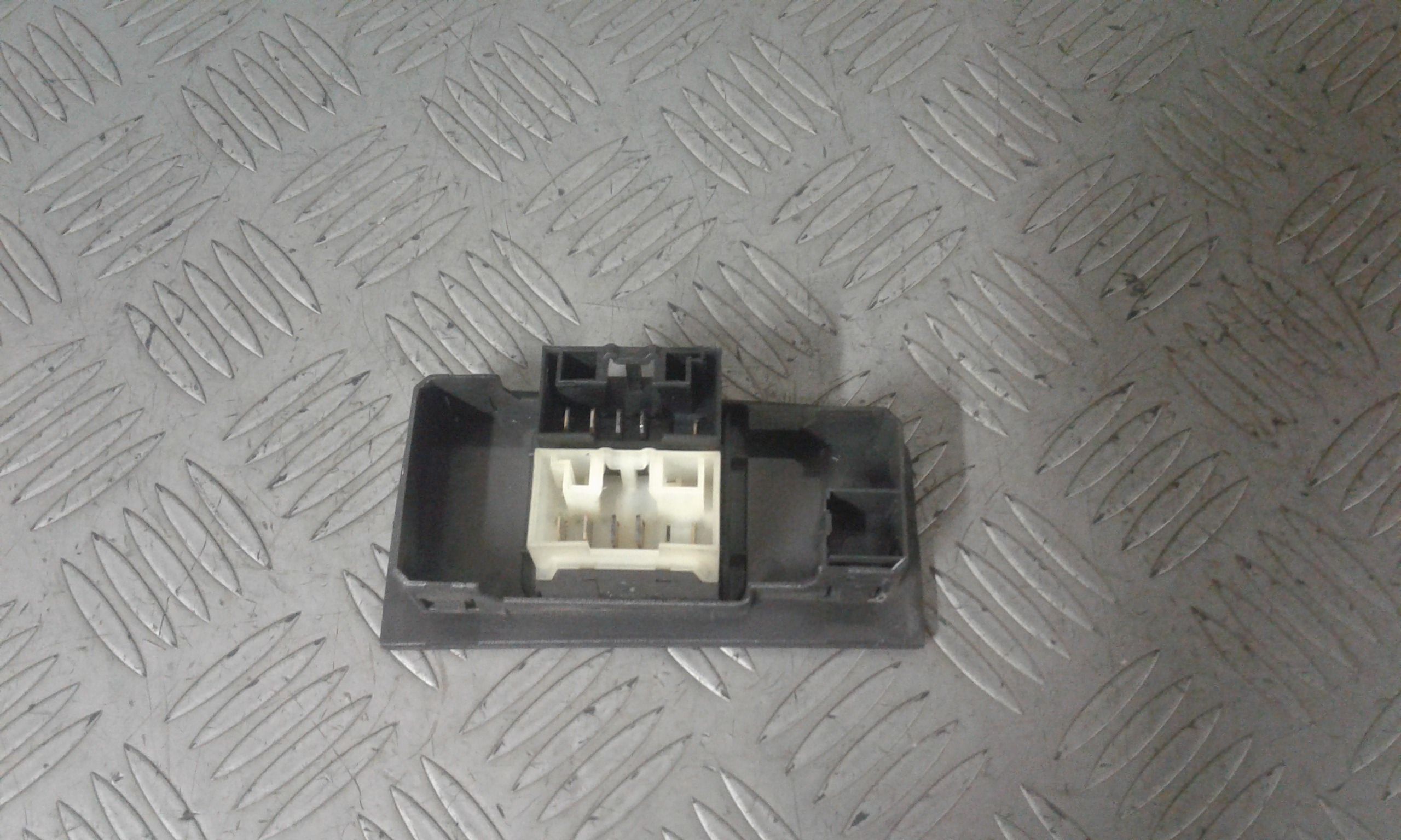 Pulsantiera Anteriore Sinistra Guida FIAT Punto Berlina 5P