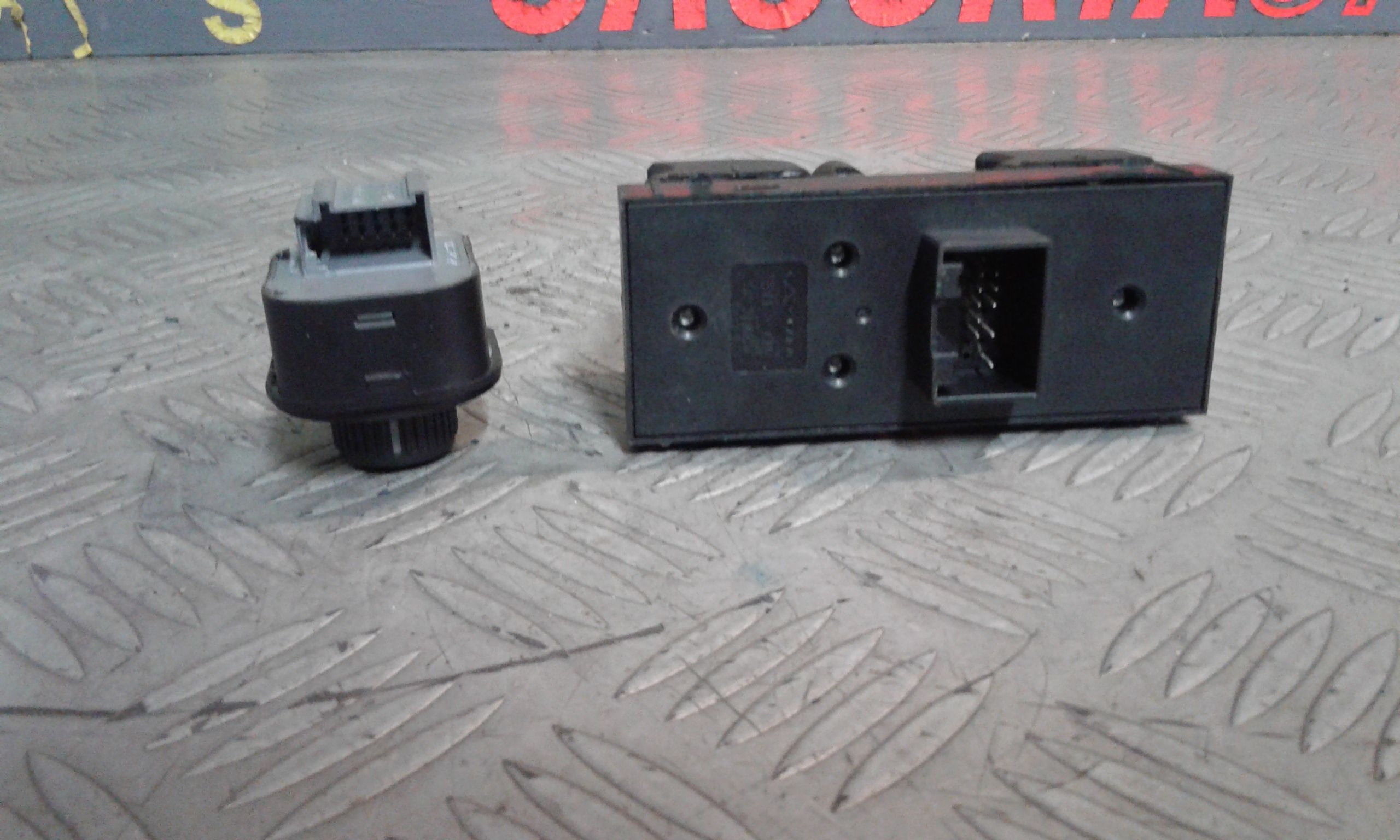 Pulsantiera Anteriore Sinistra Guida DR 1 1 Serie