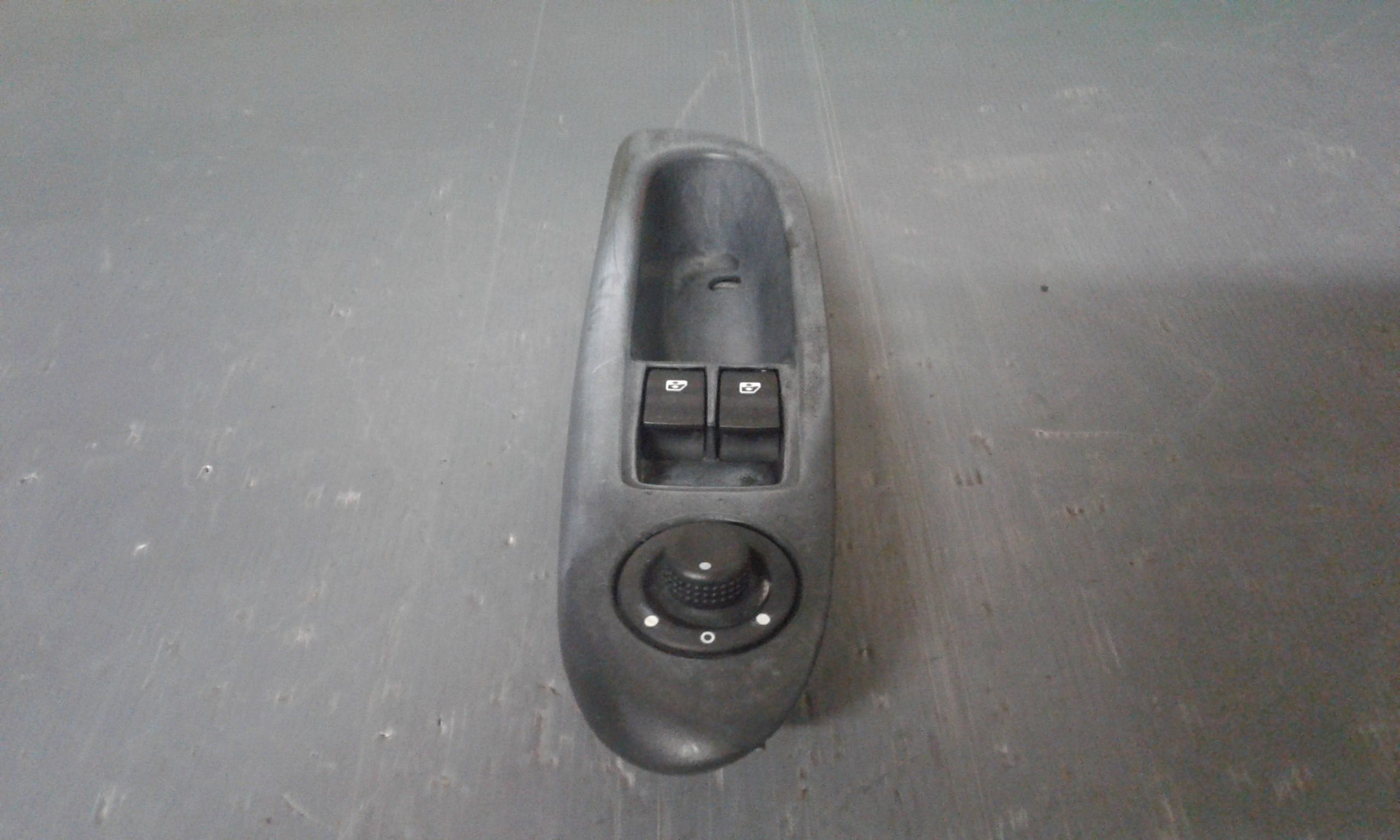 Pulsantiera Anteriore Sinistra Guida RENAULT Clio 4