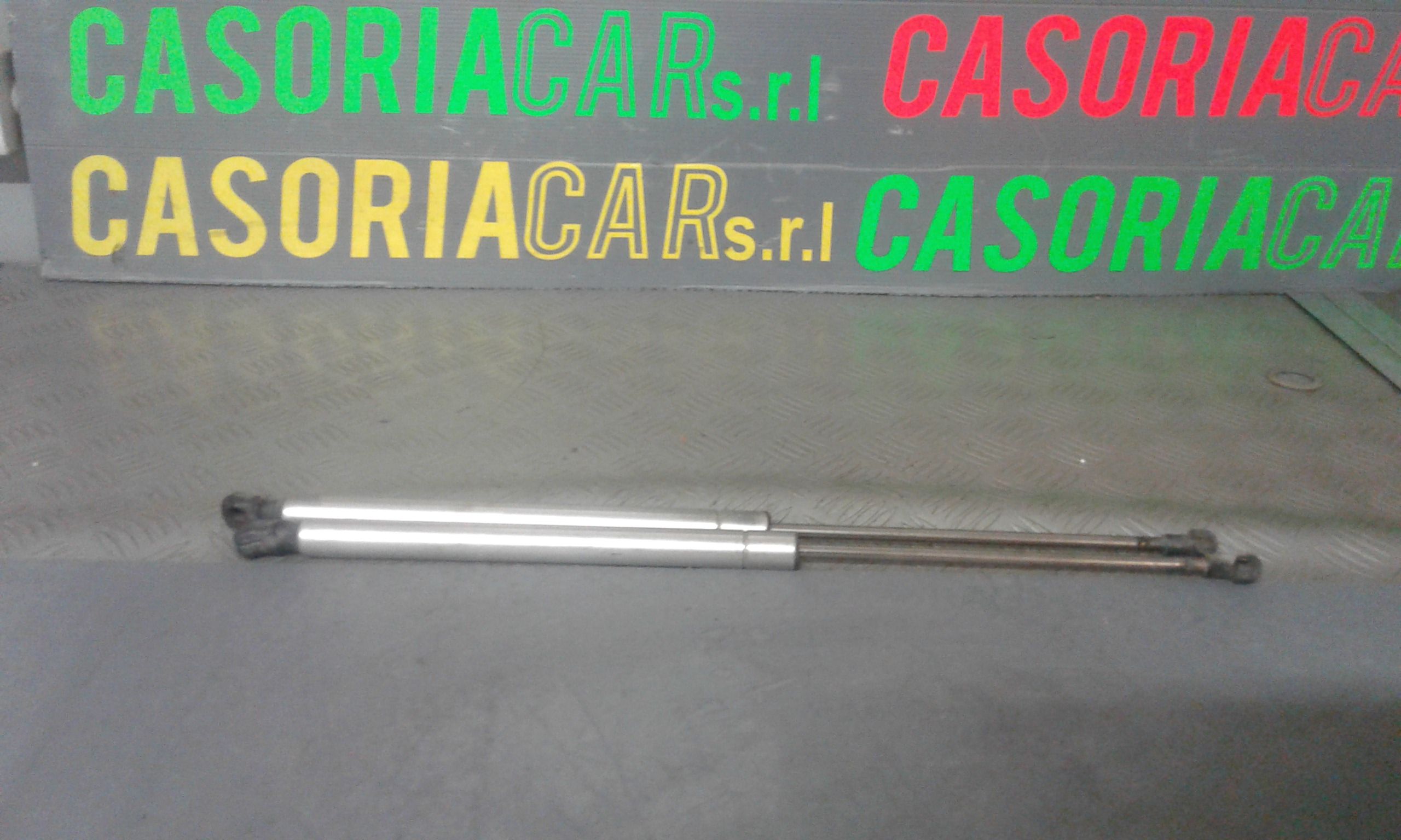 Pistoncini cofano Post. VOLKSWAGEN Polo 4 Serie