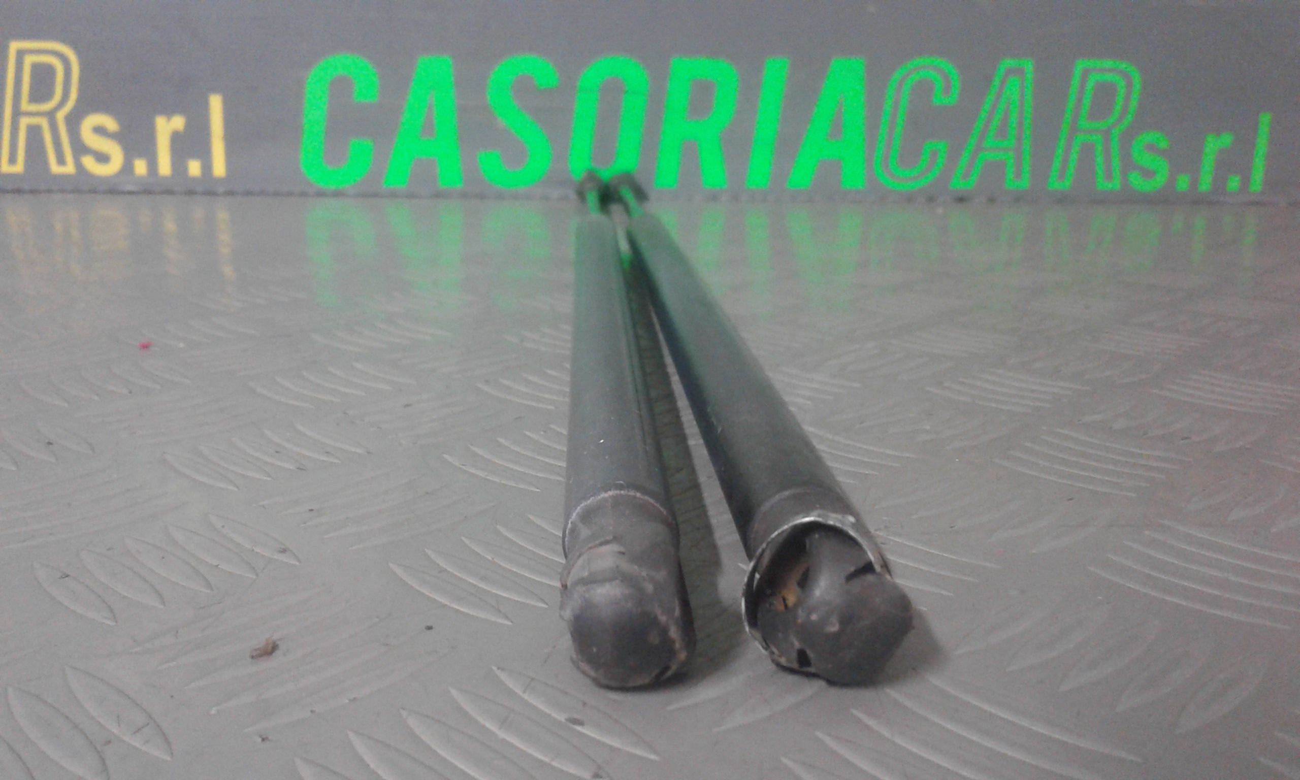 Pistoncini cofano Post. FORD Fiesta 5 Serie