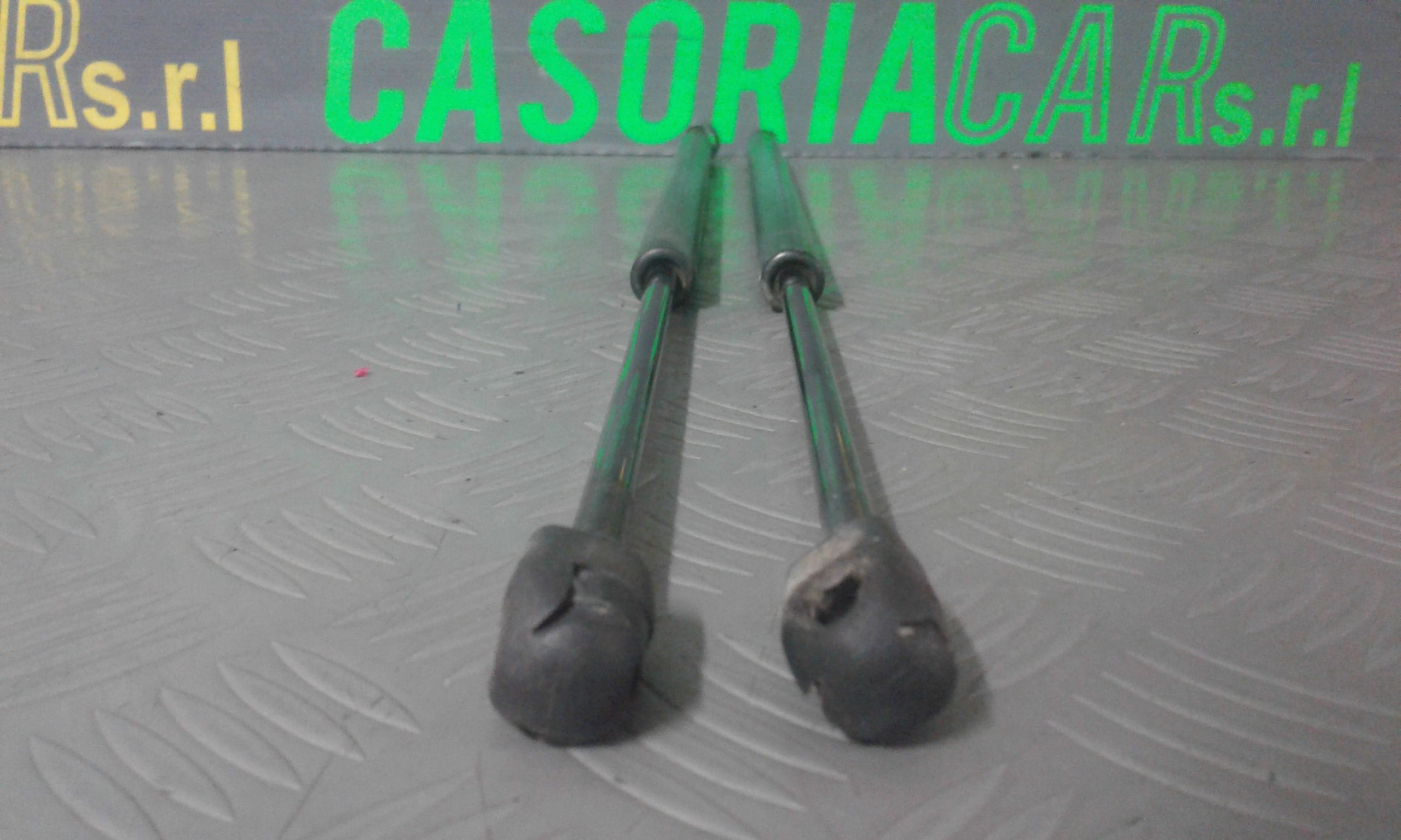 Pistoncini cofano Post. FORD Fiesta 5 Serie