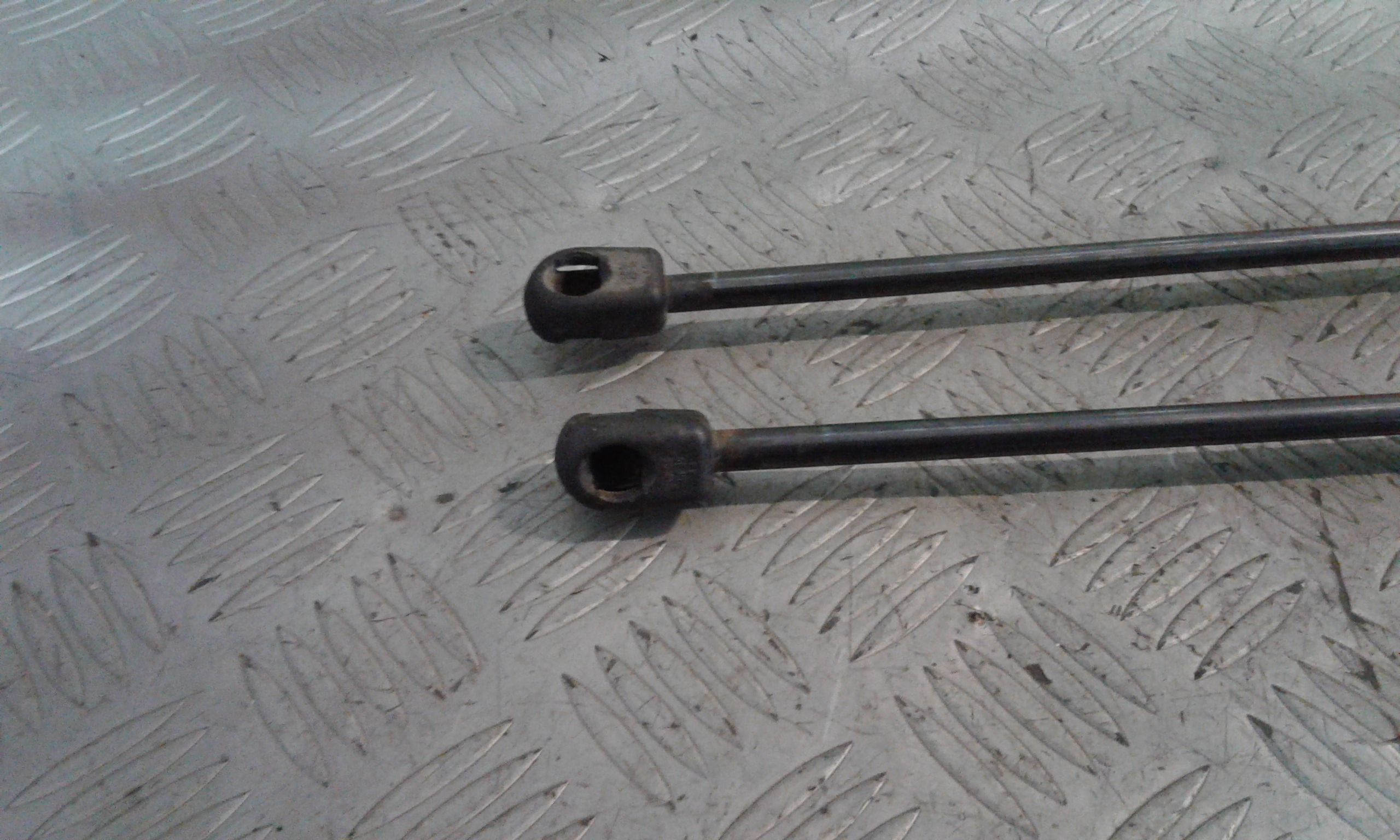 Pistoncini cofano Post. MERCEDES Classe B W245 1 Serie