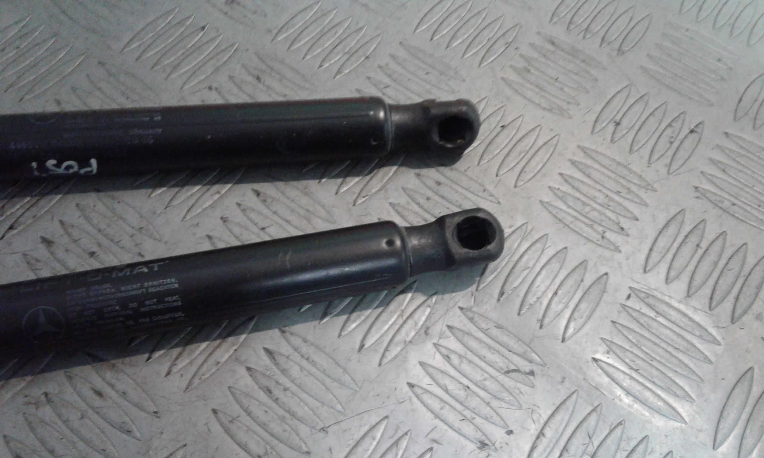 Pistoncini cofano Post. MERCEDES Classe B W245 1 Serie