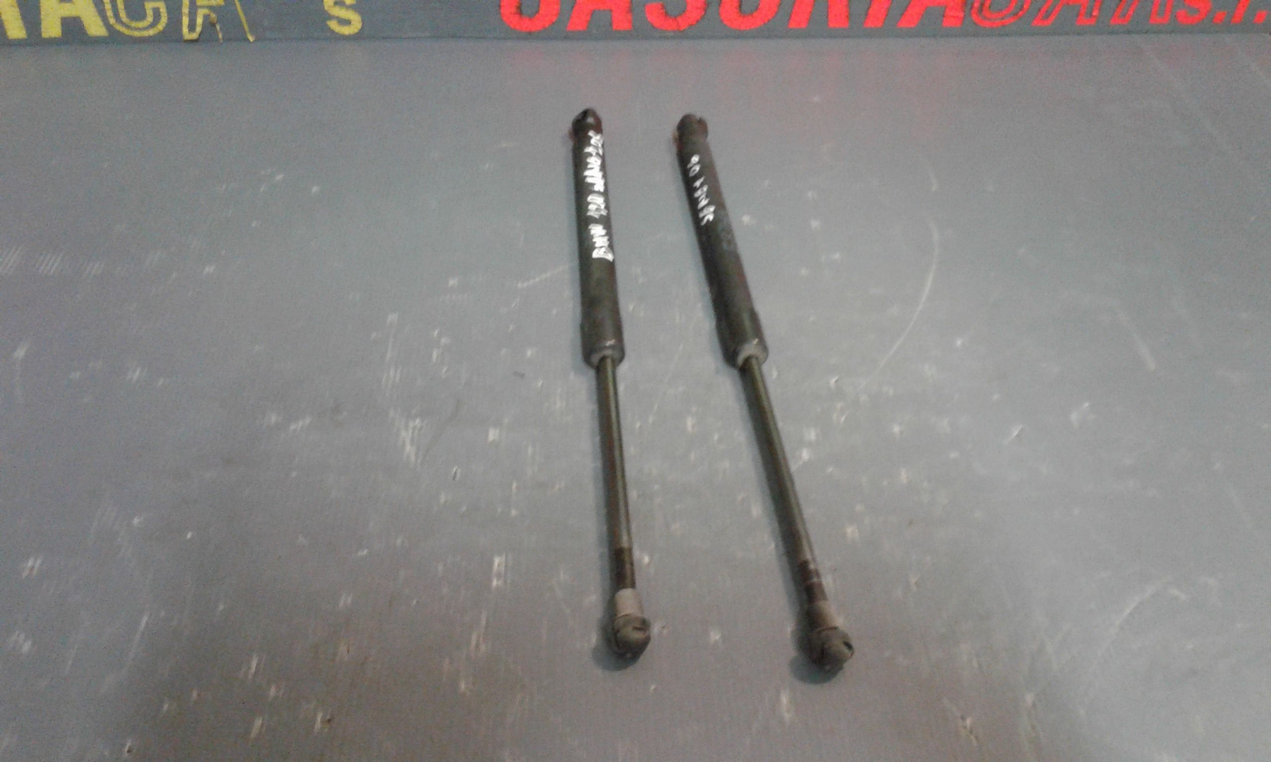 Pistoncini cofano Post. BMW Serie 1 E87 1 Serie