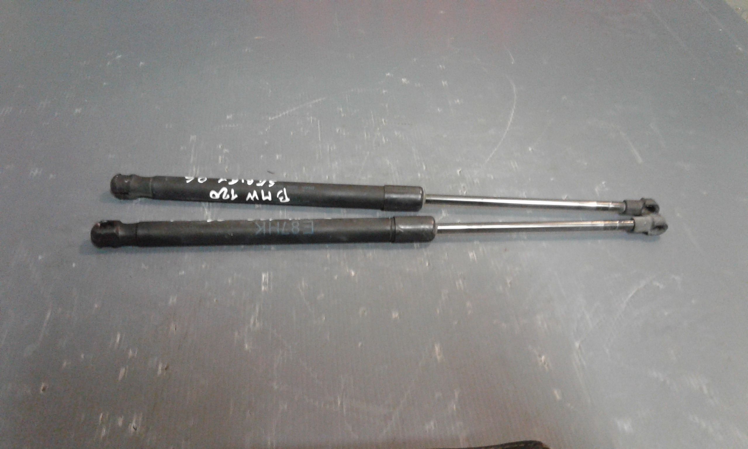 Pistoncini cofano Post. BMW Serie 1 E87 1 Serie