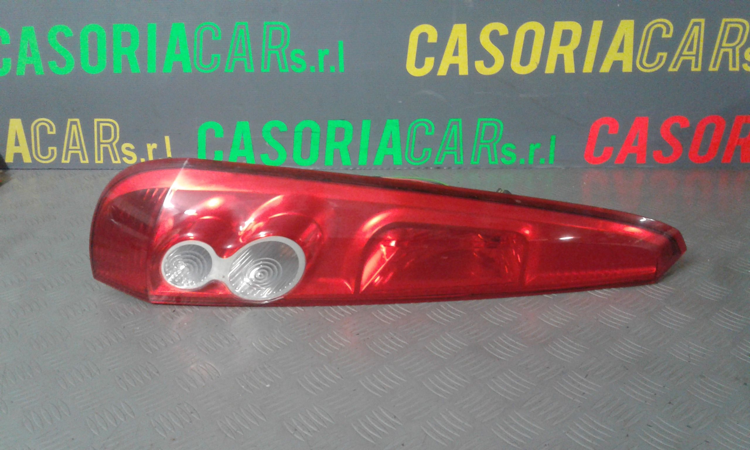 Stop Posteriore sinistro lato Guida FORD Fiesta 5 Serie